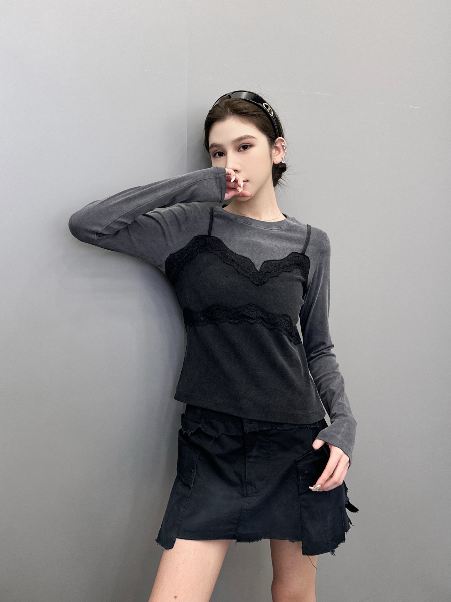 NO:483809,Paris ｜ New long-sleeved base, ready-to-wear wash and fry color plus needle woven lace splicing fake two pieces, casual and fashionable, size sml, alexander wang19860909巴黎 ｜ 新款长袖打底,成衣洗水炒色加针梭织蕾丝拼接假两件做工,休闲时尚,尺码sml,,alexander wang,Women's clothing