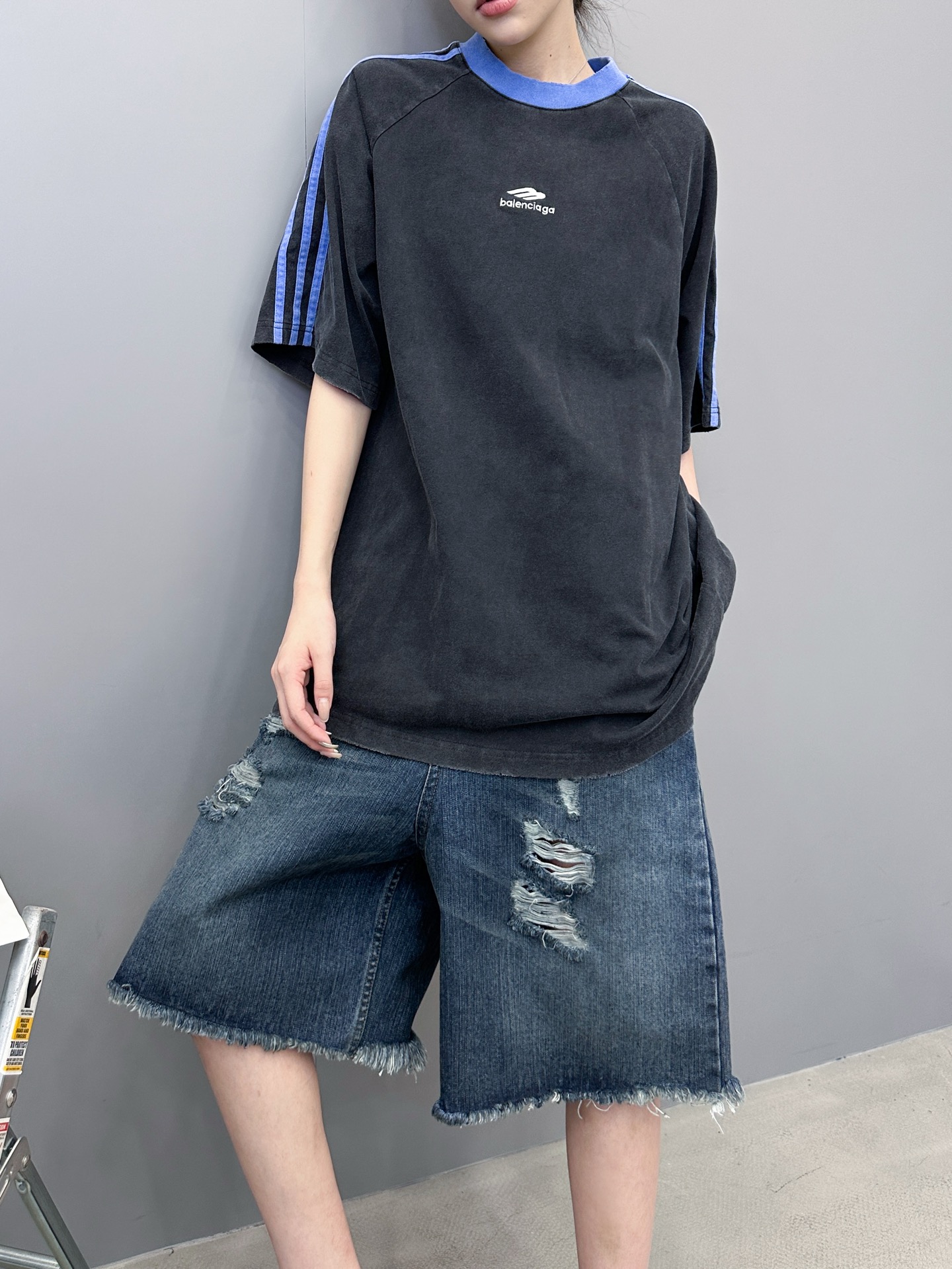 NO:484524,Paris ｜ New short-sleeved T, laundry wash and stir-fry color hanging technology plus handmade car bars, classic embroidery label, same style for men and women, size sml, T-shirt, alexander wang19860909巴黎 ｜ 新款短袖t,成衣洗水炒色吊磨工艺加手工车杠,经典刺绣标,男女同款,尺码sml,,T-shirt,alexander wang,Women's clothing