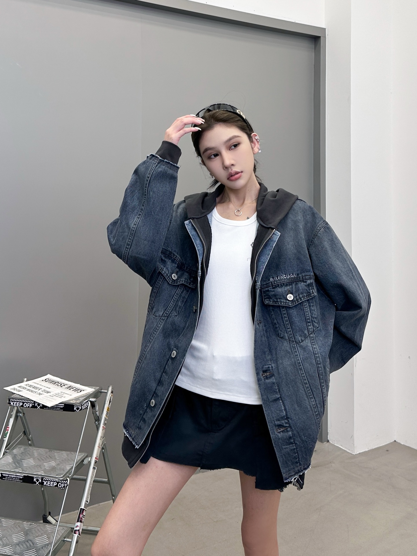 NO:484514,Paris ｜ New denim jacket, laundry and water burrs, needle-woven fake two-piece splicing workmanship, same style for men and women, size sml, jackets & coats, alexander wang19860909巴黎 ｜ 新款牛仔外套,成衣洗水吊磨毛边工艺,针梭织假两件拼接做工,男女同款,尺码sml,,jackets & coats,alexander wang,Women's clothing