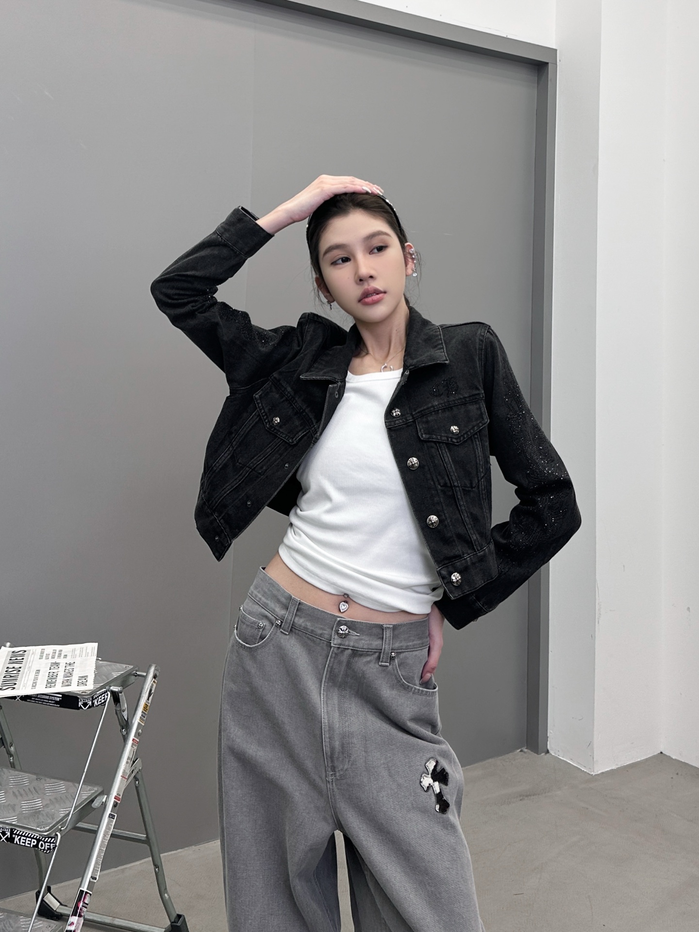 NO:488250,Croxin | New denim top, laundry washing and diamond craftsmanship, classic hardware accessories, size sml, chrome hearts, alexander wang19860909克罗心 ｜ 新款牛仔小上衣,成衣洗水烫钻工艺,经典五金配饰,尺码sml,,chrome hearts,alexander wang,Women's clothing