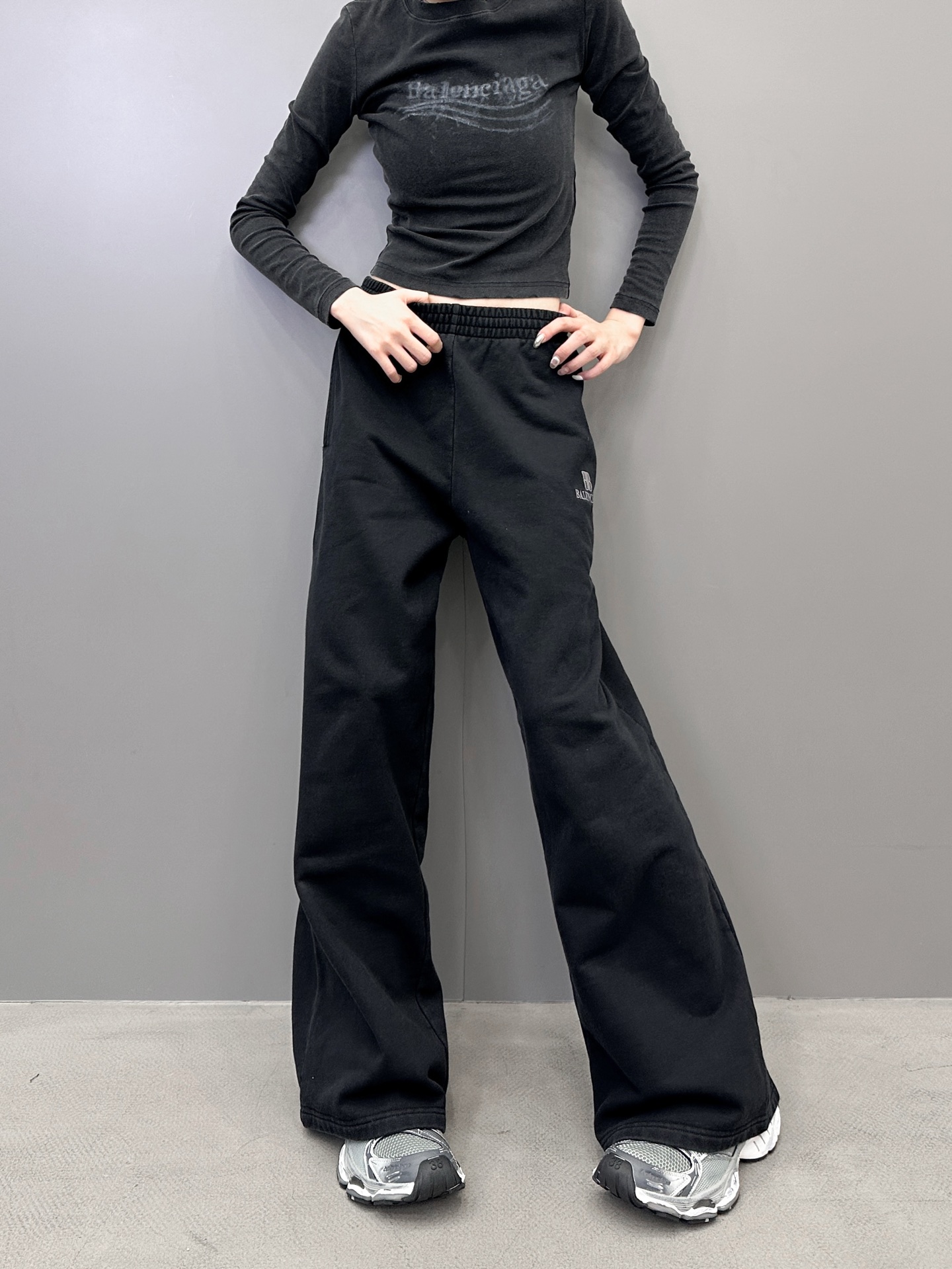 NO:494839,Paris ｜ New style hoodies, ready-to-wear washing and water stir-frying technology plus classic embroidery label, same style for men and women, size sml, alexander wang19860909巴黎 ｜ 新款卫裤,成衣洗水炒色工艺加经典刺绣标,男女同款,尺码sml,,alexander wang,Women's clothing