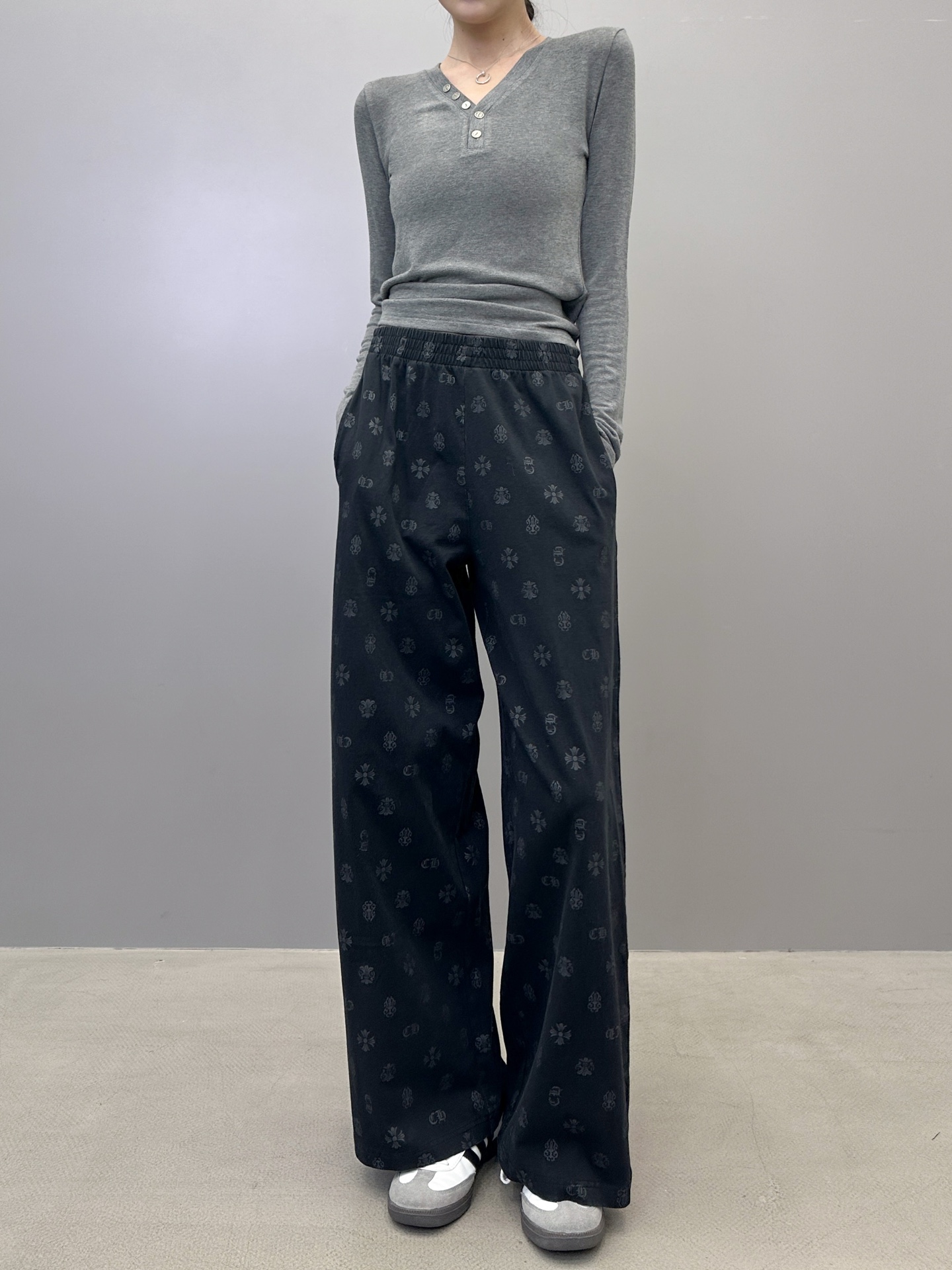 NO:494856,Croxin | New casual trousers, ready-to-wear wash water fried grey cloth printing technology, same style for men and women, size sml, chrome hearts, alexander wang19860909克罗心 ｜ 新款休闲卫裤,成衣洗水炒色坯布印花工艺,男女同款,尺码sml,,chrome hearts,alexander wang,Women's clothing