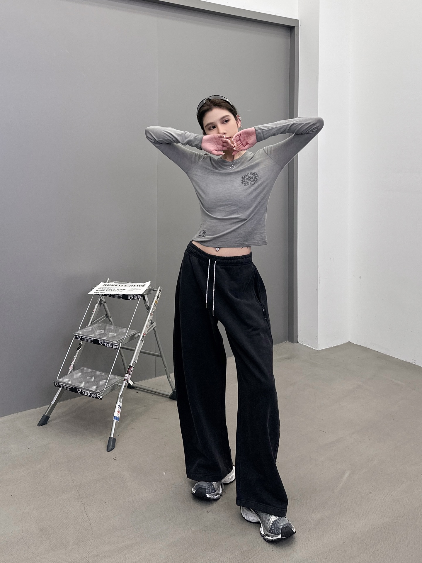 NO:498262,King | New casual trousers, ready-to-wear washing and water stir-frying technology plus full diamond drawstring, casual and fashionable, size sml, alexander wang, alexander wang19860909大王 ｜ 新款休闲卫裤,成衣洗水炒色工艺加全钻抽绳,休闲时尚,尺码sml,,alexander wang,alexander wang,Women's clothing