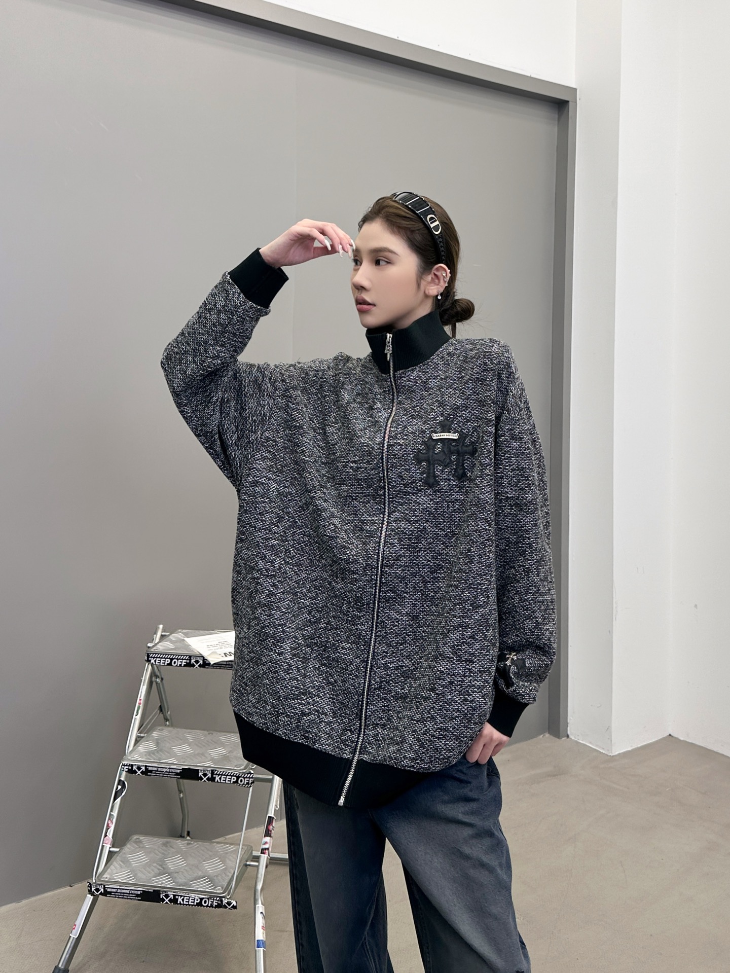 NO:500102,Croxin | New cardigan, classic hand-embroidered metal cross mark, blended casual fabric, same style for men and women, size sml, chrome hearts, alexander wang19860909克罗心 ｜ 新款开衫,经典手工刺绣金属十字标,混纺休闲面料,男女同款,尺码sml,,chrome hearts,alexander wang,Women's clothing