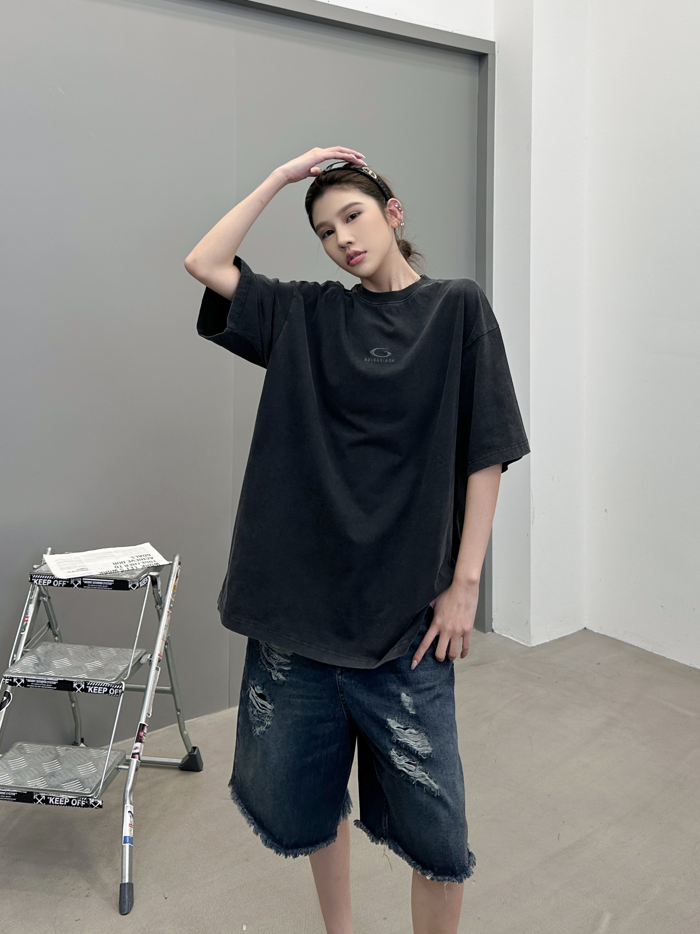 NO:502702,Paris ｜ New short-sleeved T, ready-to-wear wash and fry color spraying technology, same style for men and women, size sml, T-shirt, alexander wang19860909巴黎 ｜ 新款短袖t,成衣洗水炒色喷色工艺,男女同款,尺码sml,,T-shirt,alexander wang,Women's clothing