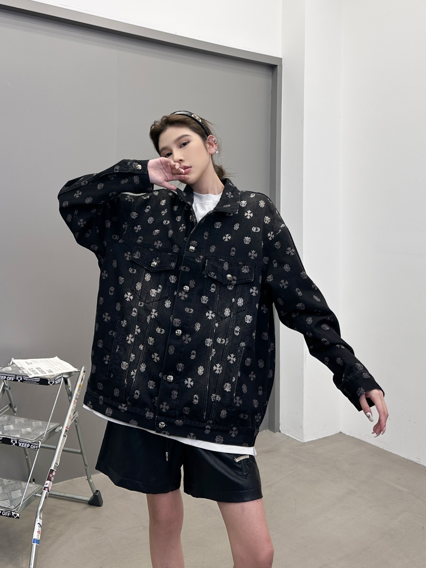 NO:502707,Croxin | New denim top, ready-to-wear washing water spraying process and grey cloth printing, same style for men and women, size sml, chrome hearts, alexander wang19860909克罗心 ｜ 新款牛仔上衣,成衣洗水喷色工艺加坯布印花,男女同款,尺码sml,,chrome hearts,alexander wang,Women's clothing