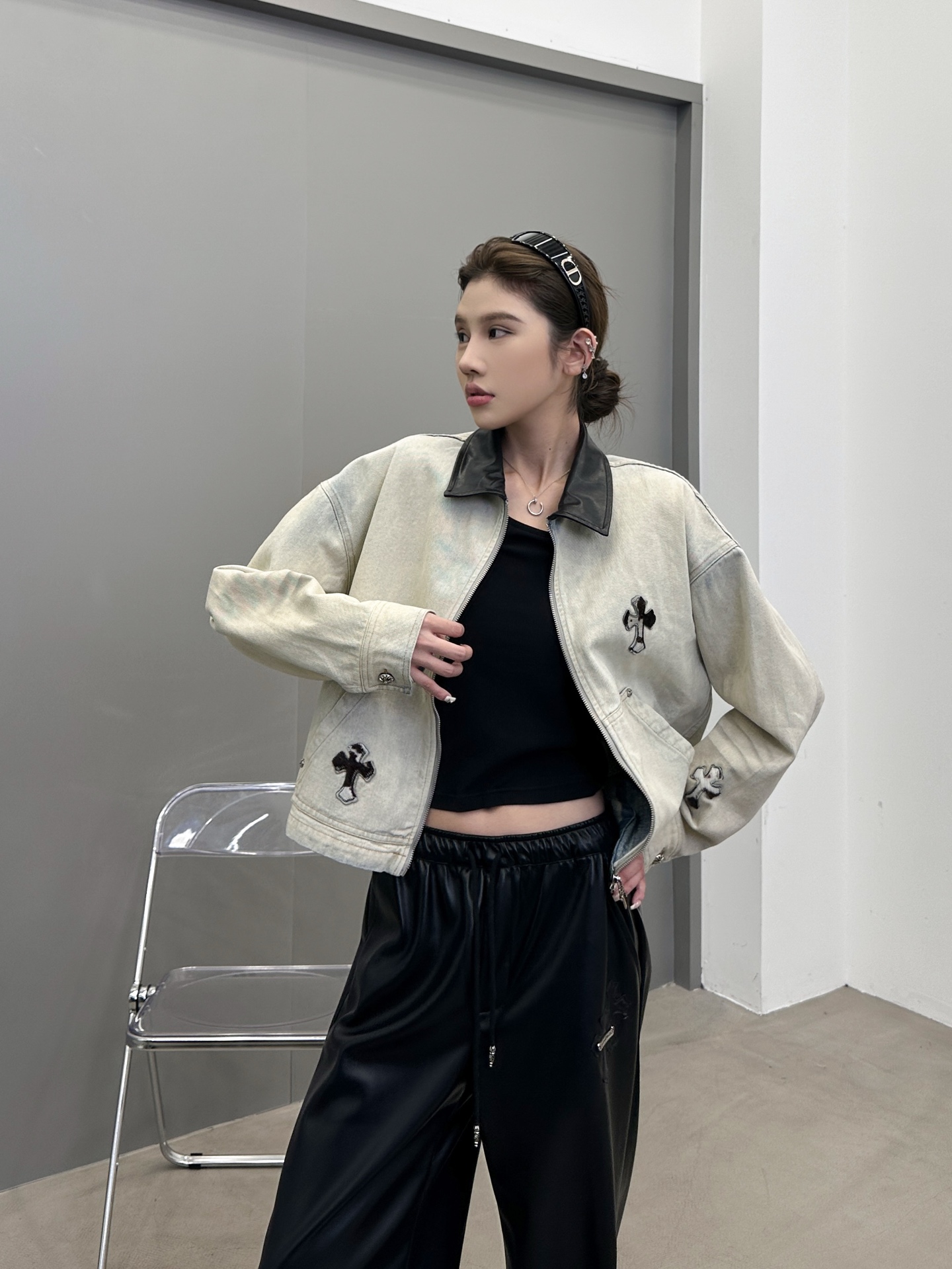 NO:502714,Croxin | New casual denim top, classic hand-embroidered horse-hair cross, denim heavy-fried color craftsmanship, casual fashion, size sml, chrome hearts, alexander wang19860909克罗心 ｜ 新款休闲牛仔上衣,经典手工刺绣马毛十字标,牛仔重炒色工艺,休闲时尚,尺码sml,,chrome hearts,alexander wang,Women's clothing