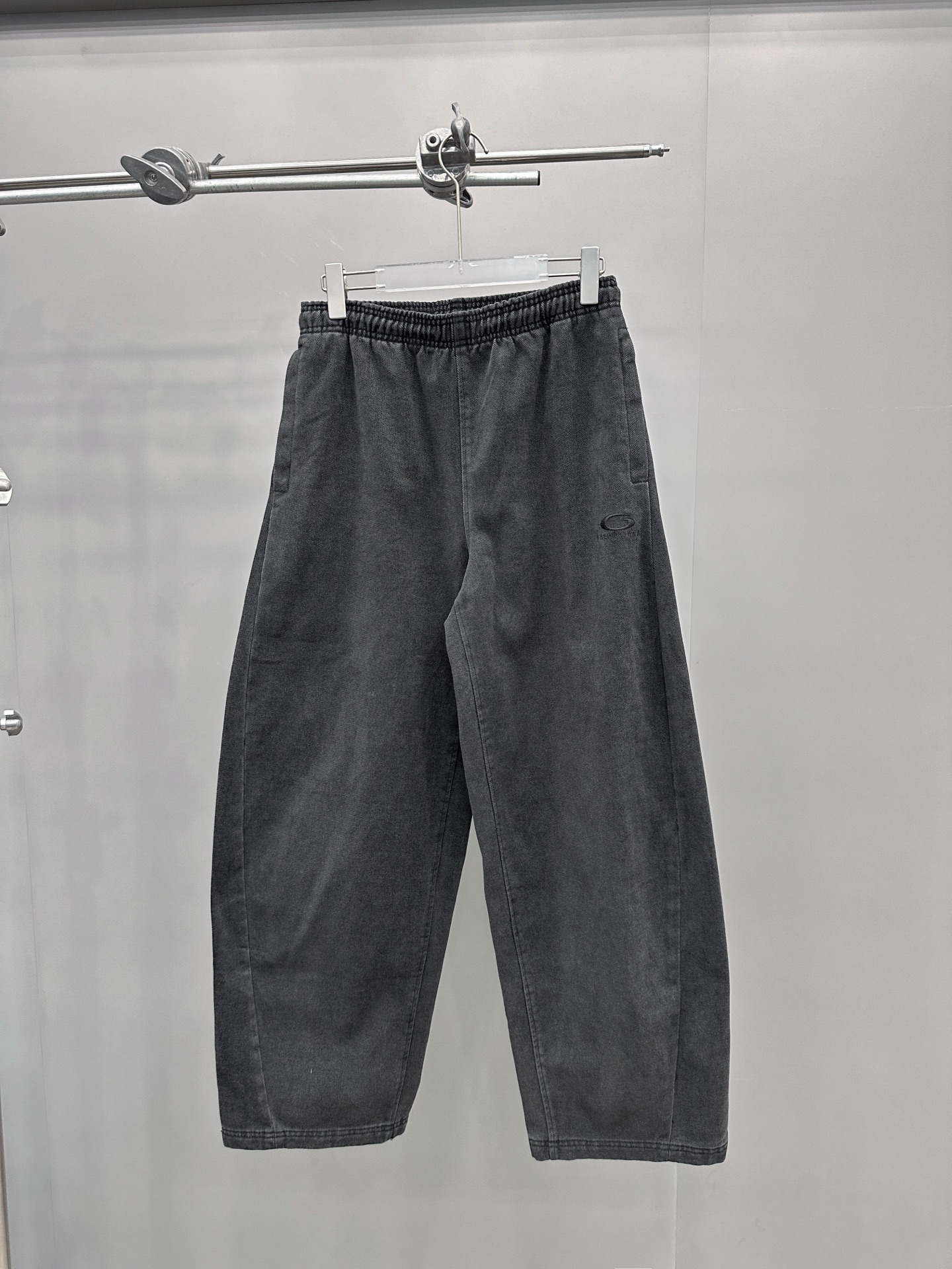 NO:502789,Paris ｜ New style jeans, ready-to-wear wash and stir-fry color craftsmanship plus classic embroidery label, special fleece denim, same style for men and women, size sml, jeans, alexander wang19860909巴黎 ｜ 新款牛仔裤,成衣洗水炒色工艺加经典刺绣标,特殊抓绒牛仔布,男女同款,尺码sml,,jeans,alexander wang,Women's clothing