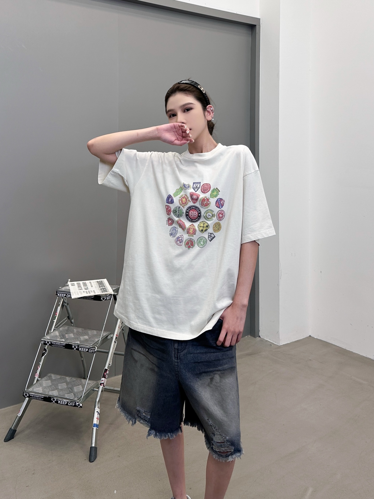 NO:507812,Paris ｜ New short-sleeved T, laundry washing water plus multi-color digital direct-spray printing technology, same style for men and women, size sml, T-shirt, alexander wang19860909巴黎 ｜ 新款短袖t,成衣洗水加多色数码直喷印花工艺,男女同款,尺码sml,,T-shirt,alexander wang,Women's clothing