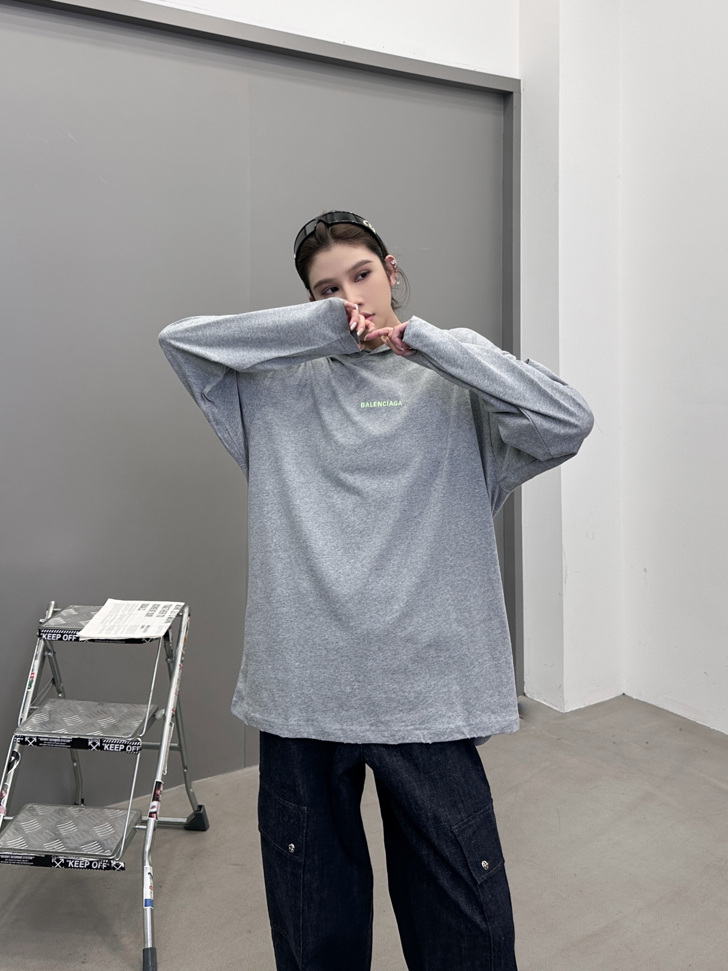 NO:507817,Paris ｜ New long-sleeved T, ready-to-wear washing and stir-frying color hanging grinding technology plus front and rear embroidery marks, same style for men and women, size sml, alexander wang19860909巴黎 ｜ 新款长袖t,成衣洗水炒色吊磨工艺加前后刺绣标,男女同款,尺码sml,,alexander wang,Women's clothing