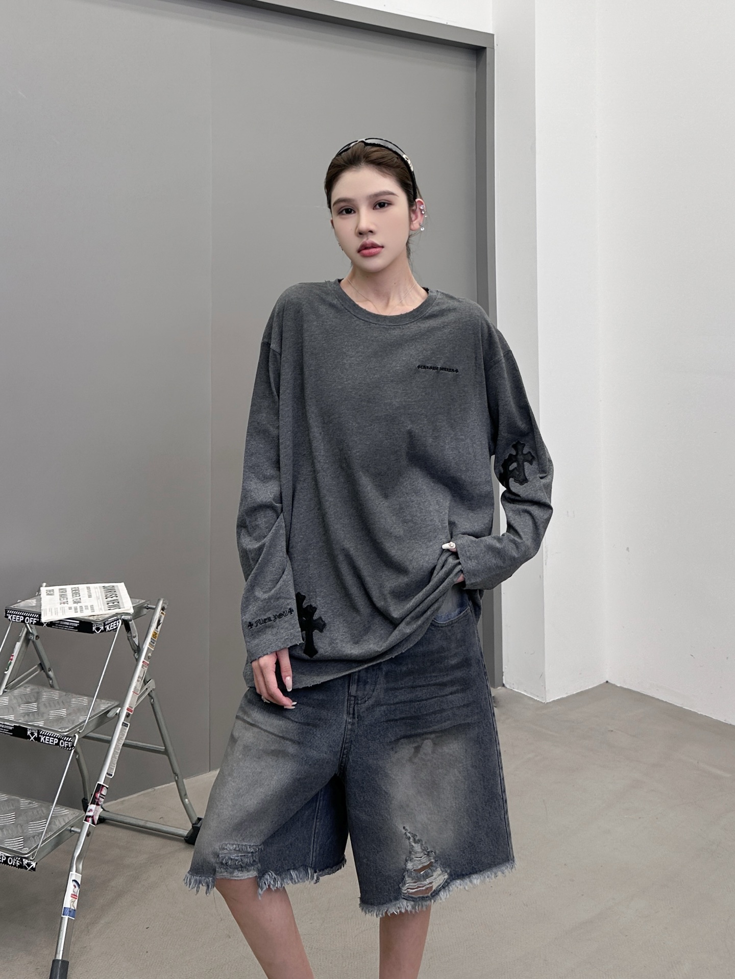 NO:507787,Croxin | New long-sleeved T, ready-to-wear washing water, stir-fry color spray color hanging grinding technology and hand-embroidered cross mark, same style for men and women, size sml, chrome hearts, alexander wang19860909克罗心 ｜ 新款长袖t,成衣洗水炒色喷色吊磨工艺加手工刺绣十字标,男女同款,尺码sml,,chrome hearts,alexander wang,Women's clothing