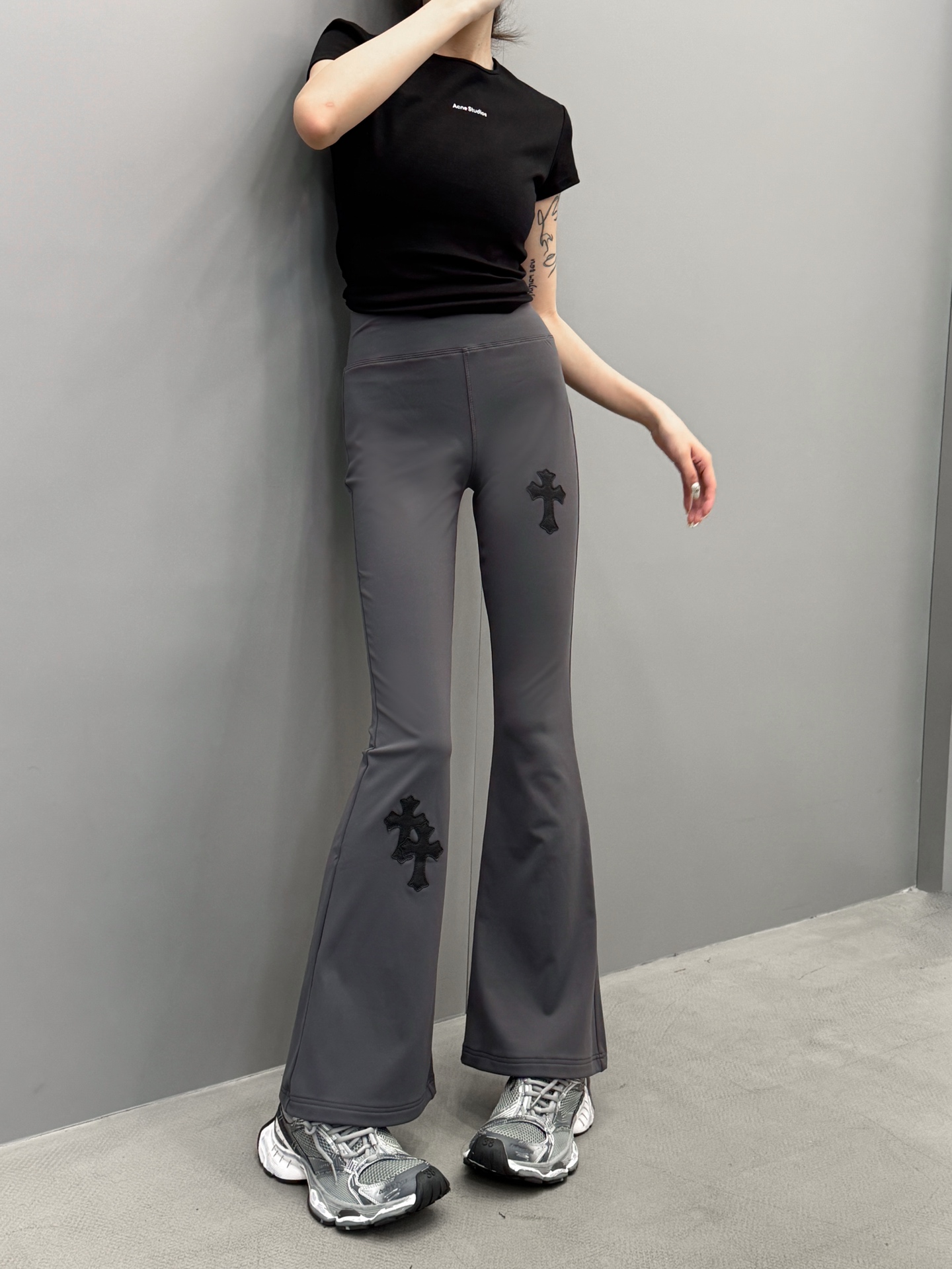 NO:507811,Croxin | New yoga pants, classic hand-embroidered cross mark, sports and casual velvet leggings, size sml, chrome hearts, alexander wang19860909克罗心 ｜ 新款瑜伽裤,经典手工刺绣十字标,运动休闲微喇加绒打底裤,尺码sml,,chrome hearts,alexander wang,Women's clothing
