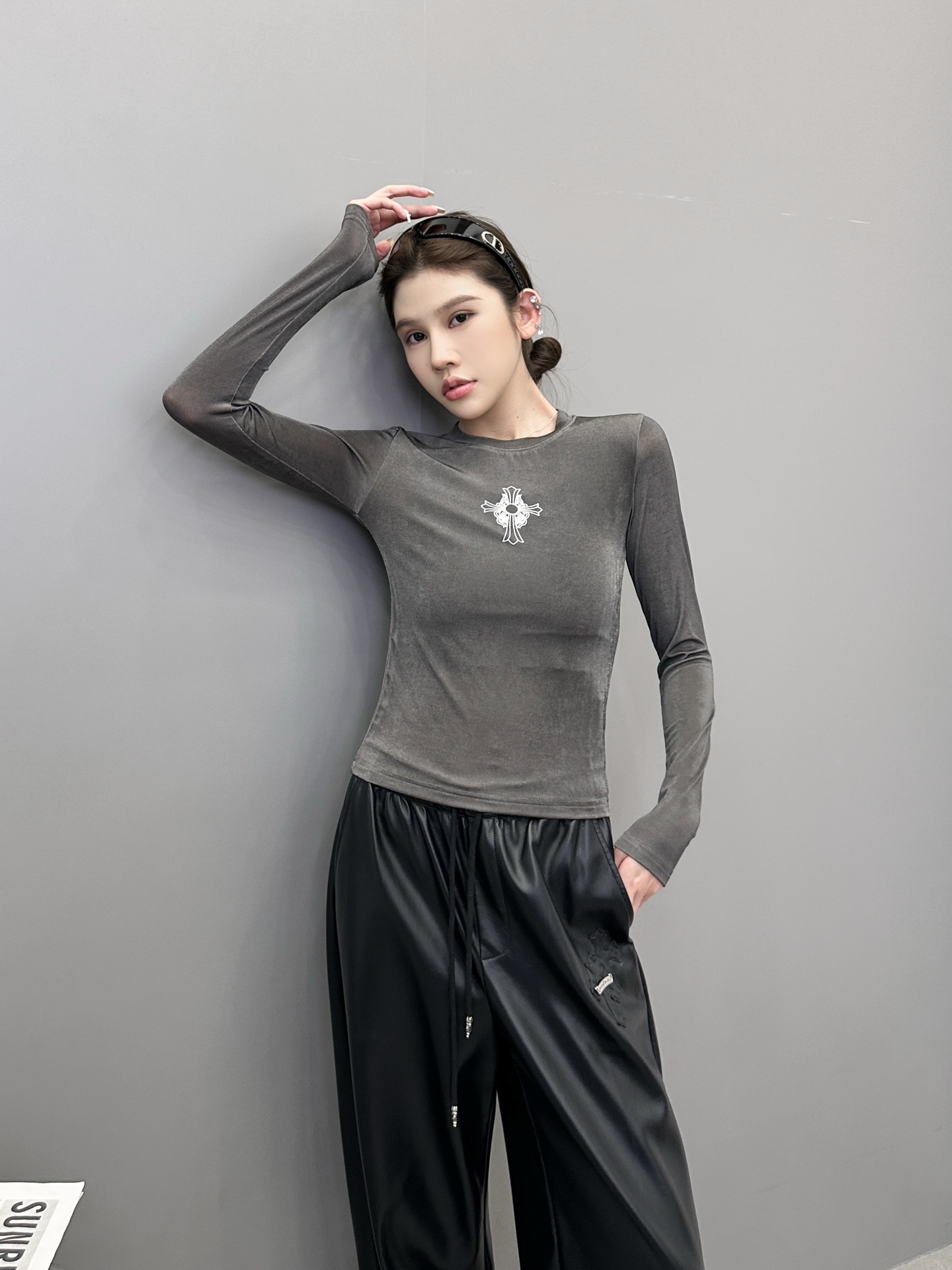 NO:534289,Croxin | New long-sleeved base t, ready-to-wear wash and stir-fry color plus multiple printing technology, casual and fashionable, size sml, chrome hearts, alexander wang19860909克罗心 ｜ 新款长袖打底t,成衣洗水炒色加多处印花工艺,休闲时尚,尺码sml,,chrome hearts,alexander wang,Women's clothing