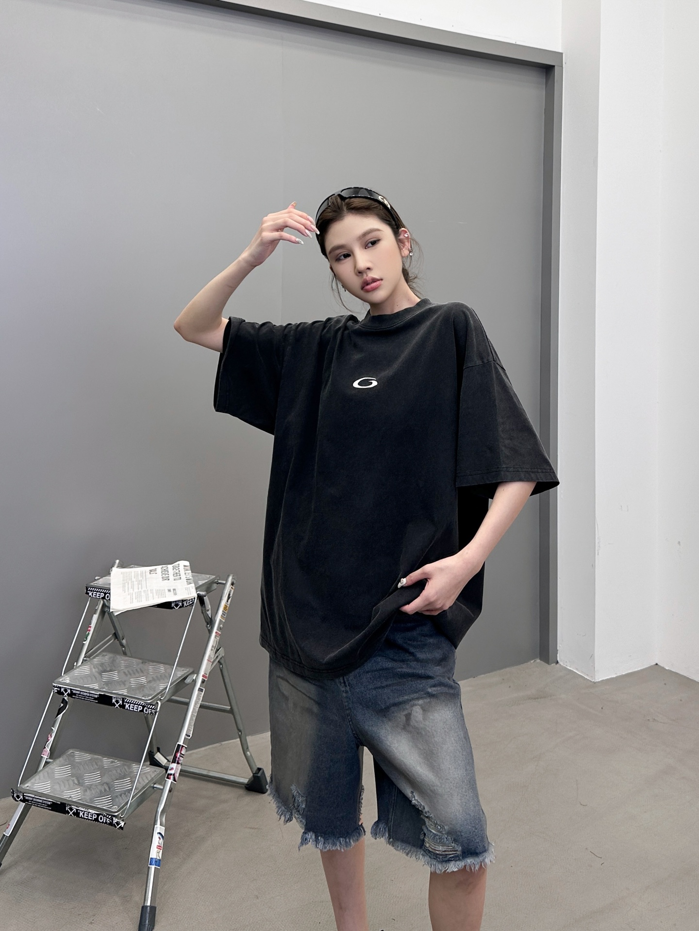 NO:534291,Paris ｜ New short-sleeved sleeves, ready-to-wear washing and sauté color craftsmanship plus classic embroidery mark, special printing technology of tape on the back, same style for men and women, size sml, T-shirt, alexander wang19860909巴黎 ｜ 新款短袖袖t,成衣洗水炒色工艺加经典刺绣标,后背胶布特殊印花工艺,男女同款,尺码sml,,T-shirt,alexander wang,Women's clothing