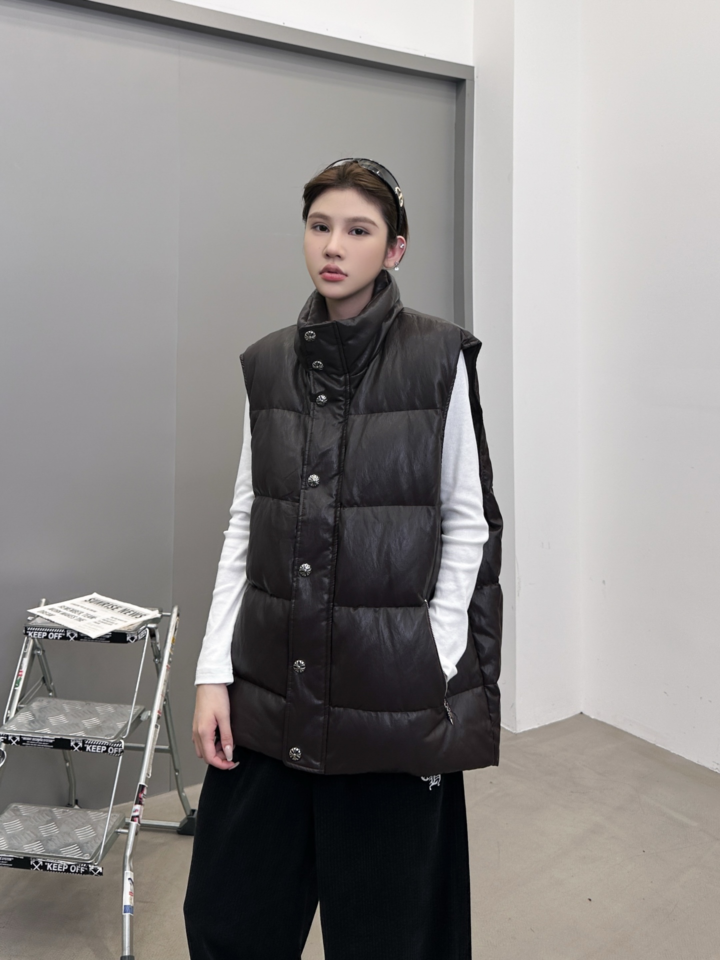 NO:534321,Croxin | New environmentally friendly leather down vest, imported wire environmentally friendly pu fabric, filled with 90 goose down, same style for men and women, size sml, chrome hearts, down jacket, alexander wang19860909克罗心 ｜ 新款环保皮羽绒马甲,进口金属丝环保pu面料,填充90鹅绒,男女同款,尺码sml,,chrome hearts,down jacket,alexander wang,Women's clothing
