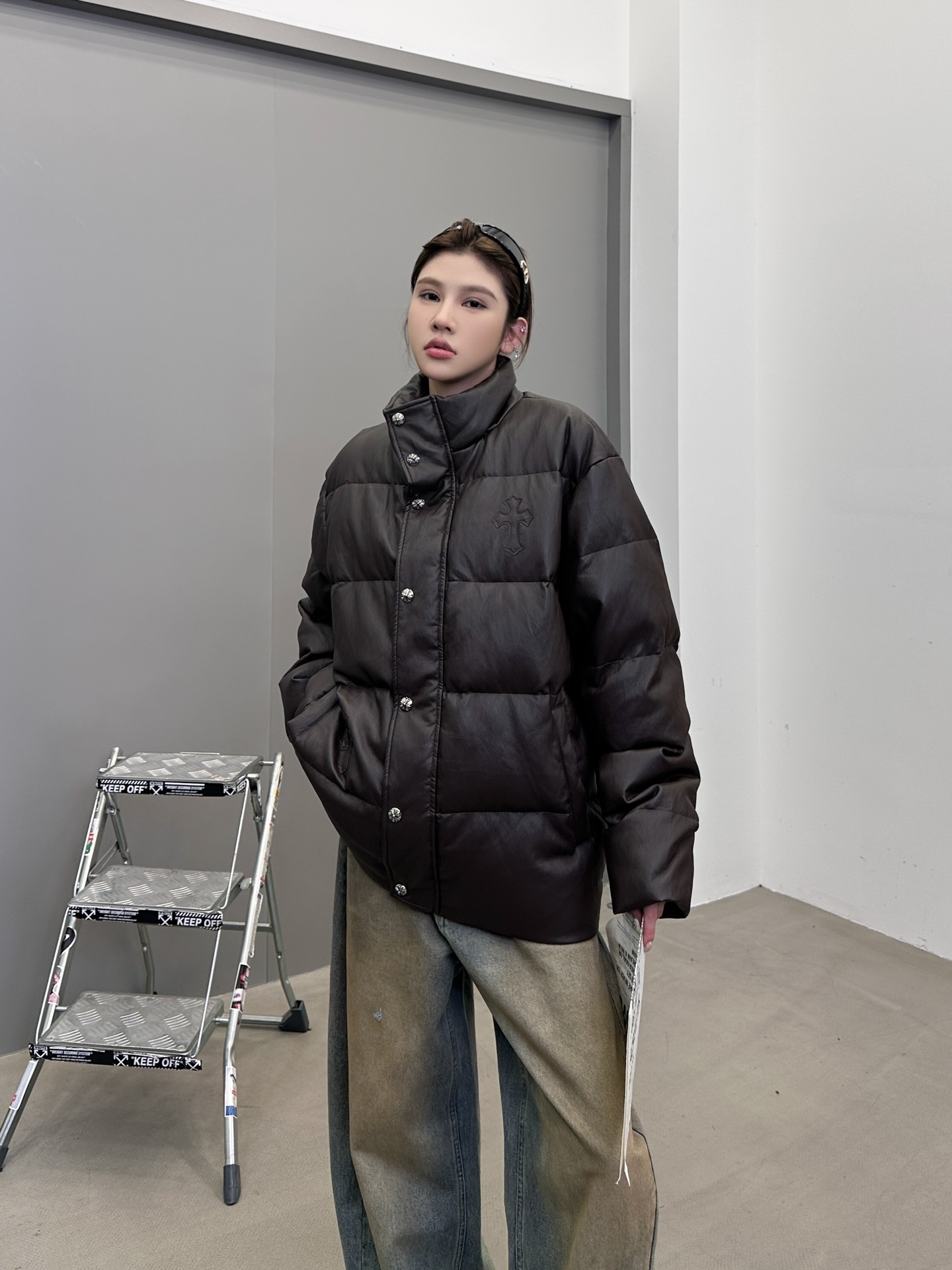 NO:534315,Croxin | New environmentally friendly leather down jacket, classic hand-embroidered cross mark, imported wire environmentally friendly pu fabric, filled with 90 goose down, same style for men and women, size sml, chrome hearts, jackets & coats, down jacket, alexander wang19860909克罗心 ｜ 新款环保皮羽绒外套,经典手工刺绣十字标,进口金属丝环保pu面料,填充90鹅绒,男女同款,尺码sml,,chrome hearts,jackets & coats,down jacket,alexander wang,Women's clothing