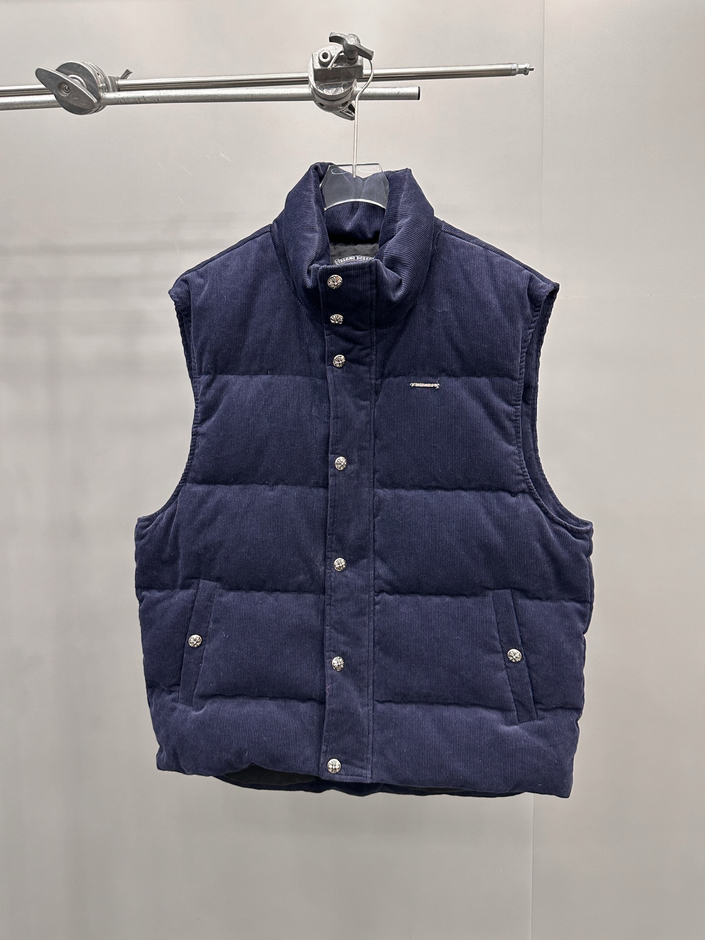 NO:535032,With dust bag Croxin｜ New down vest, laundry washing water plus soft technology, fill 90 goose down, casual and fashionable, same style for men and women, size sml, chrome hearts, down jacket, alexander wang19860909配防尘袋 克罗心 ｜ 新款羽绒马甲,成衣洗水加软工艺,填充90鹅绒,休闲时尚,男女同款,尺码sml,,chrome hearts,down jacket,alexander wang,Women's clothing