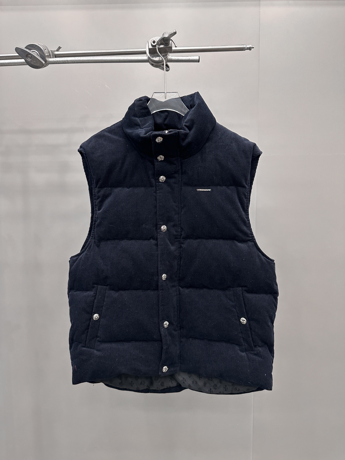 NO:535044,With dust bag Croxin｜ New down vest, laundry washing water plus soft technology, fill 90 goose down, casual and fashionable, same style for men and women, size sml, chrome hearts, down jacket, alexander wang19860909配防尘袋 克罗心 ｜ 新款羽绒马甲,成衣洗水加软工艺,填充90鹅绒,休闲时尚,男女同款,尺码sml,,chrome hearts,down jacket,alexander wang,Women's clothing