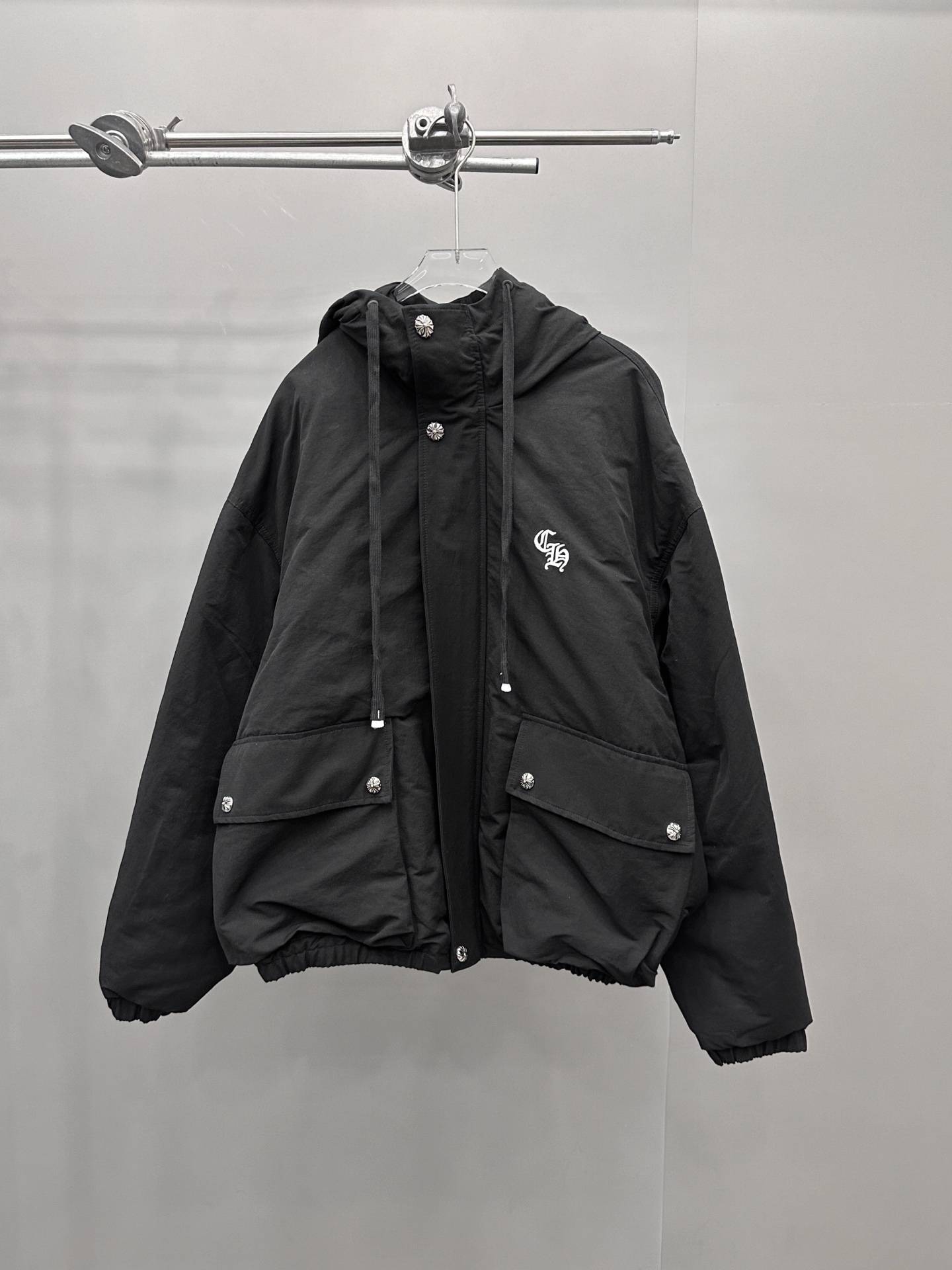 NO:546254,With dust bag Croxin | New down jacket, classic embroidery logo, Lycel cotton fabric, 90 goose down, same style for men and women, size sml, chrome hearts, down jacket, alexander wang19860909配防尘袋 克罗心 ｜ 新款羽绒服,经典刺绣标,莱赛尔棉面料,90鹅绒,男女同款,尺码sml,,chrome hearts,down jacket,alexander wang,Women's clothing