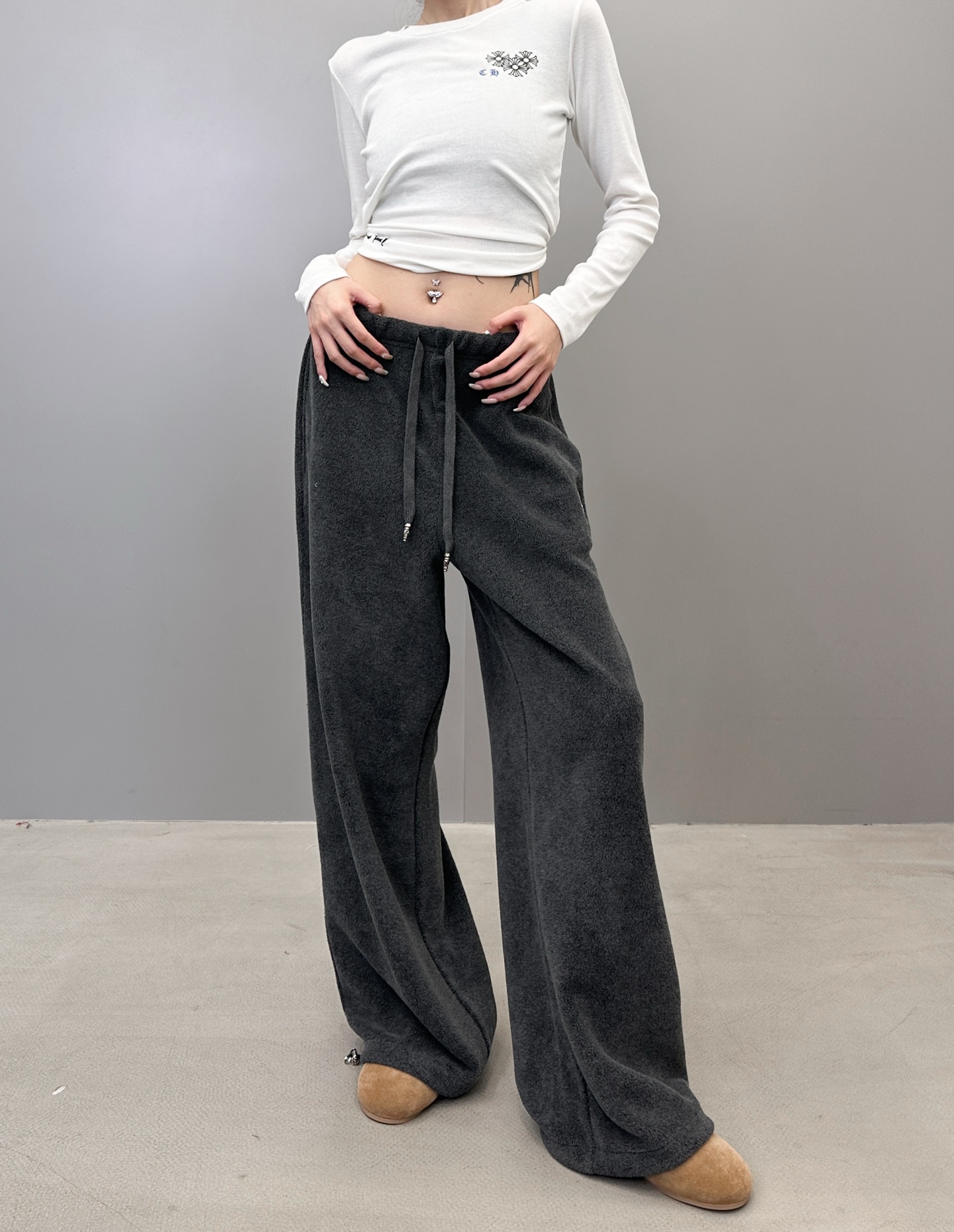 NO:549247,Croxin | New casual pants, classic embroidery logo, high-density warm fleece fabric, fashionable casual style, same style for men and women, size sml, chrome hearts, alexander wang19860909克罗心 ｜ 新款休闲裤,经典刺绣标,高密保暖摇粒绒面料,时尚休闲版型,男女同款,尺码sml,,chrome hearts,alexander wang,Women's clothing