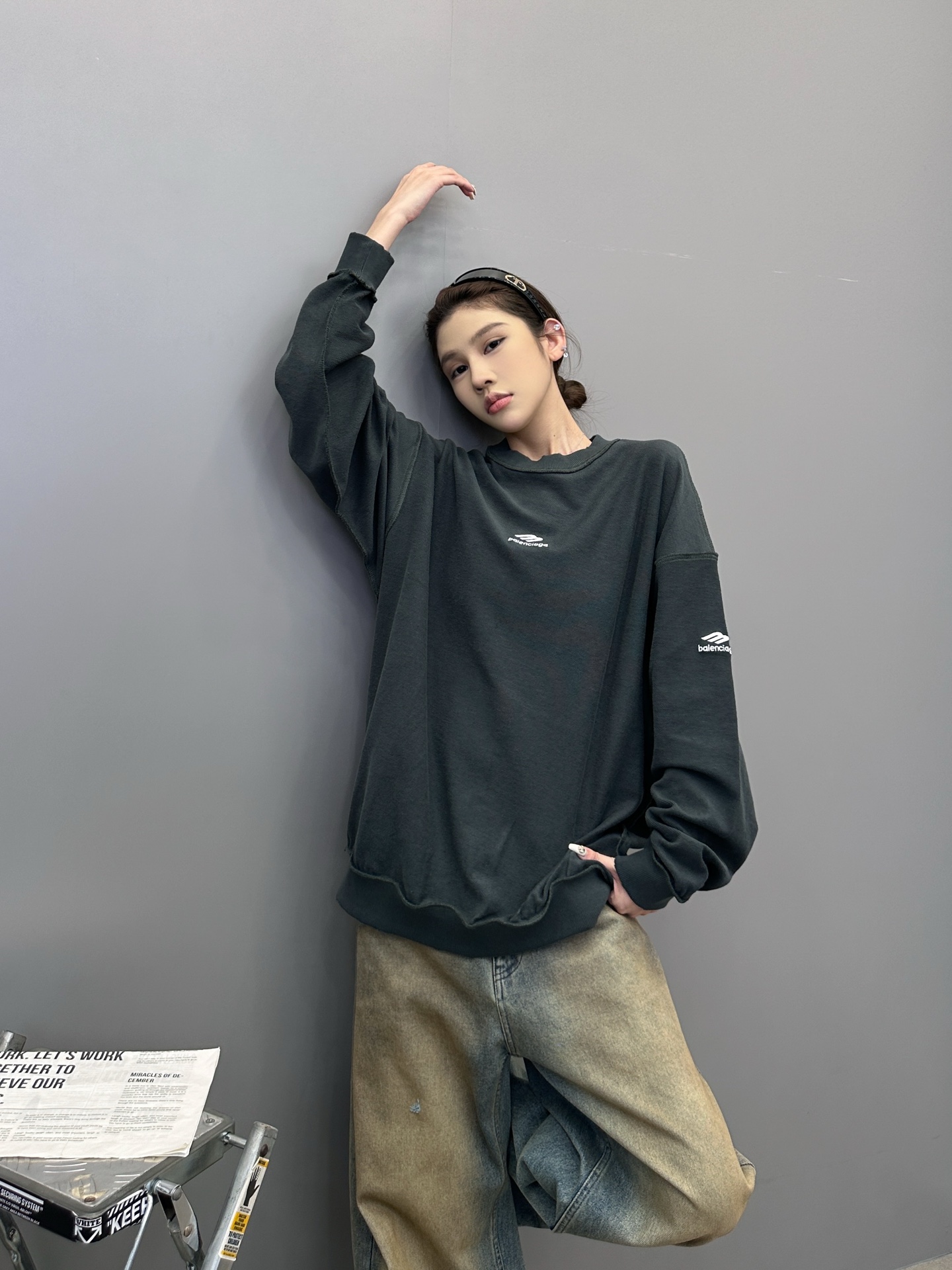 NO:549267,Paris ｜ New round neck sweatshirt, ready-to-wear wash and stir-fry color hanging grinding technology plus embroidery everywhere, same style for men and women, size sml, hoodie, sweatshirts, alexander wang19860909巴黎 ｜ 新款圆领卫衣,成衣洗水炒色吊磨工艺加四处绣花,男女同款,尺码sml,,hoodie,sweatshirts,alexander wang,Women's clothing