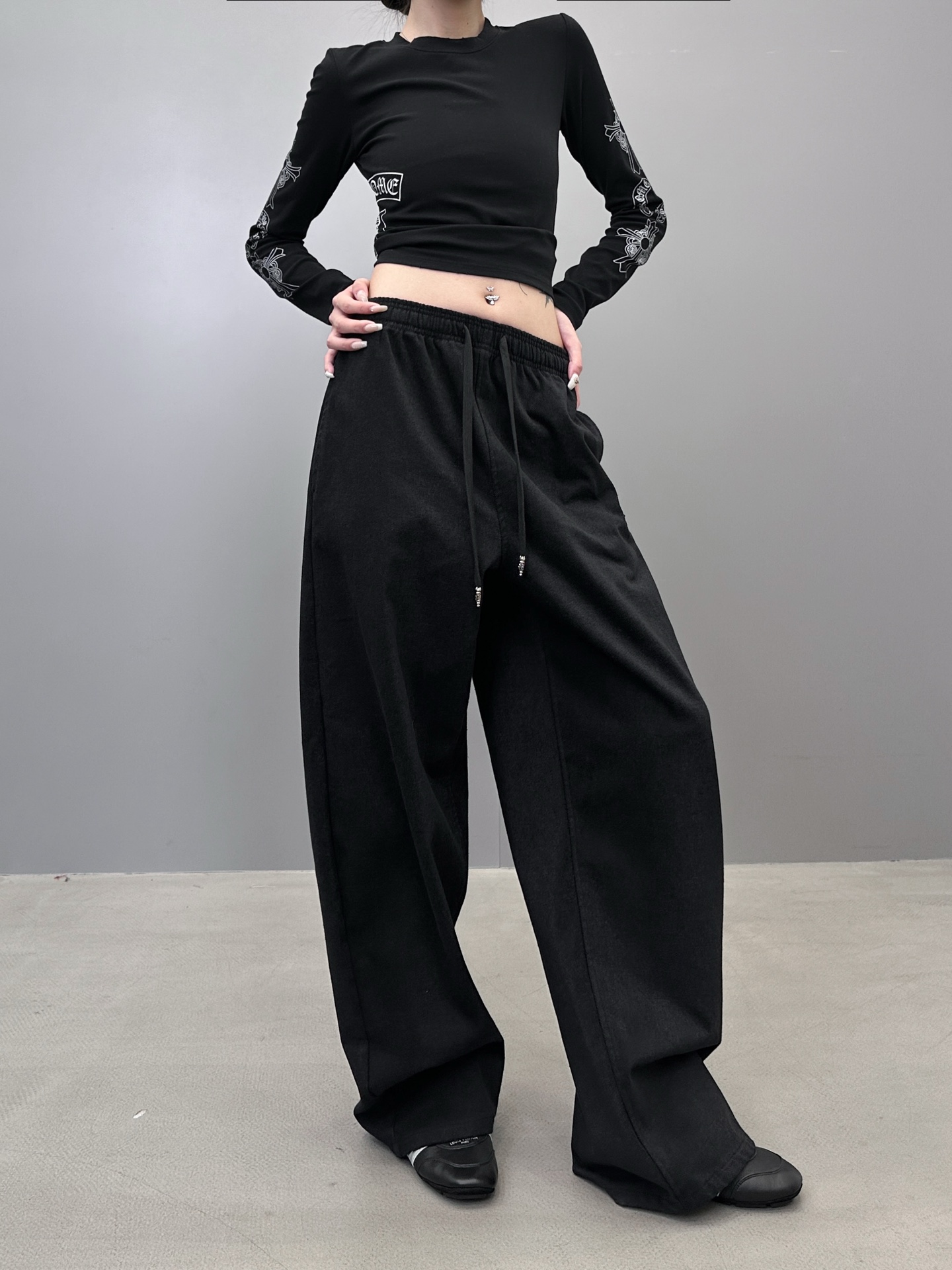 NO:549272,Croxin | New casual pants, laundry washing and soft craftsmanship, classic embroidery label, special velvet blend fabric, same style for men and women, size sml, chrome hearts, alexander wang19860909克罗心 ｜ 新款休闲裤,成衣洗水加软工艺,经典刺绣标,特殊加绒混纺面料,男女同款,尺码sml,,chrome hearts,alexander wang,Women's clothing