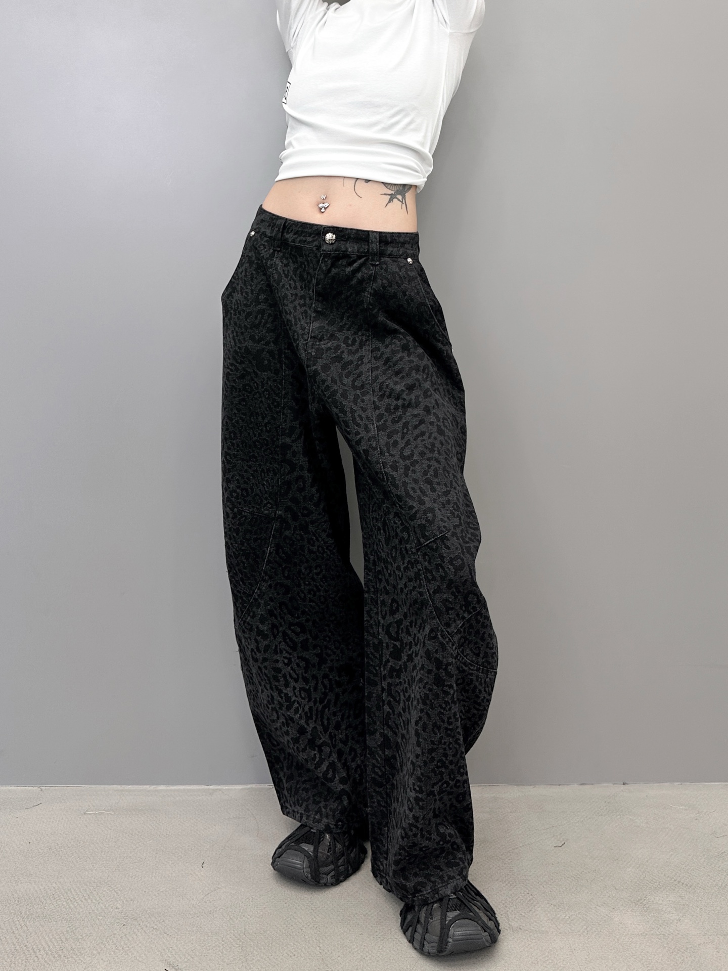 NO:549282,Chrome Hearts | New style casual pants, ready-to-wear washed and softened, all-over leopard print, Tencel cotton blended fabric, machete casual style, size sml,, chrome hearts, alexander wang19860909克罗心 ｜ 新款休闲裤,成衣洗水加软工艺,全身豹纹印花,天丝棉混纺面料,弯刀休闲款式,尺码sml,,chrome hearts,alexander wang,Women's clothing