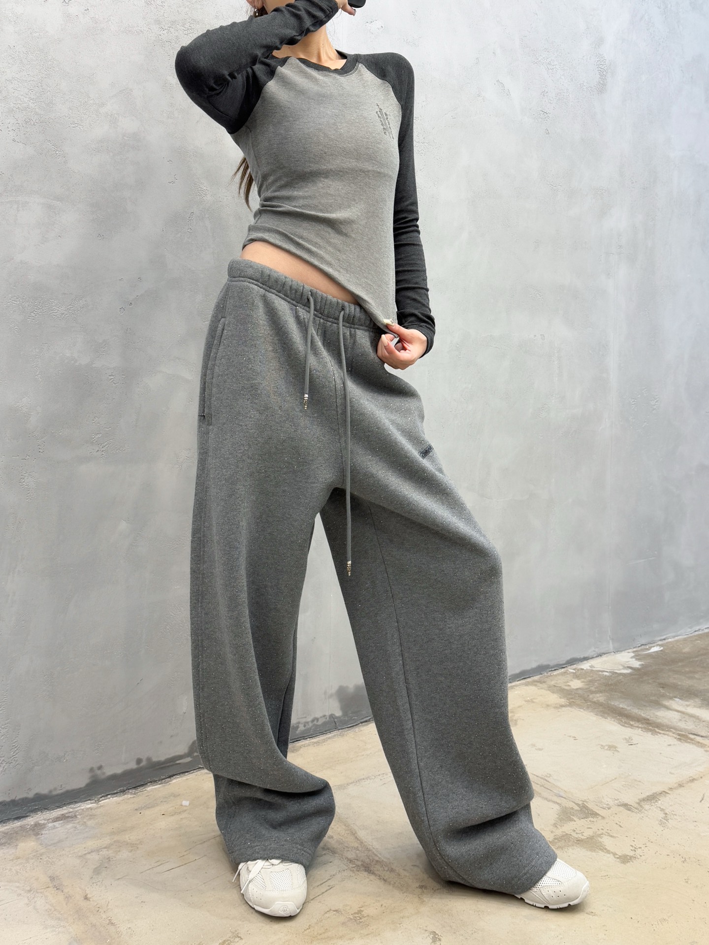 NO:561870,Chrome Hearts ｜ New sweatpants, classic silicone glitter printed logo, full body hot diamond processing, casual fashion, size sml,, chrome hearts, alexander wang19860909克罗心 ｜ 新款卫裤,经典硅胶闪粉印花标,全身烫钻工艺,休闲时尚,尺码sml,,chrome hearts,alexander wang,Women's clothing