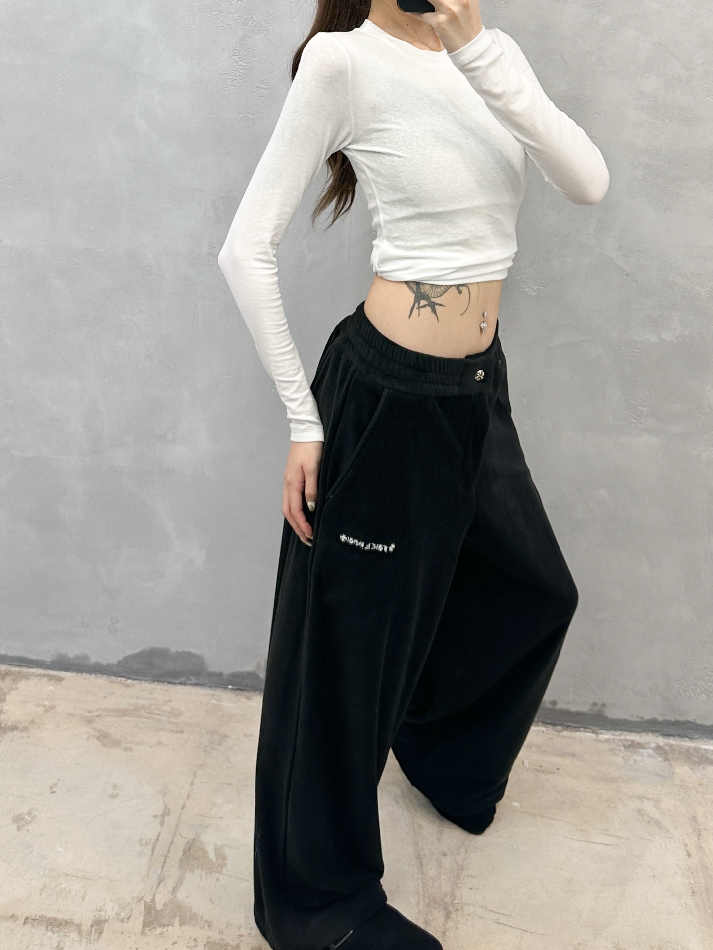 NO:561859,Chrome Hearts | New style casual pants, classic embroidered logo, imported high-density fine velvet thermal fabric, casual fashion, same style for men and women, size sml,,chrome hearts,alexander wang19860909克罗心 ｜ 新款休闲裤,经典刺绣标,进口高密细绒保暖面料,休闲时尚,男女同款,尺码sml,,chrome hearts,alexander wang,Women's clothing