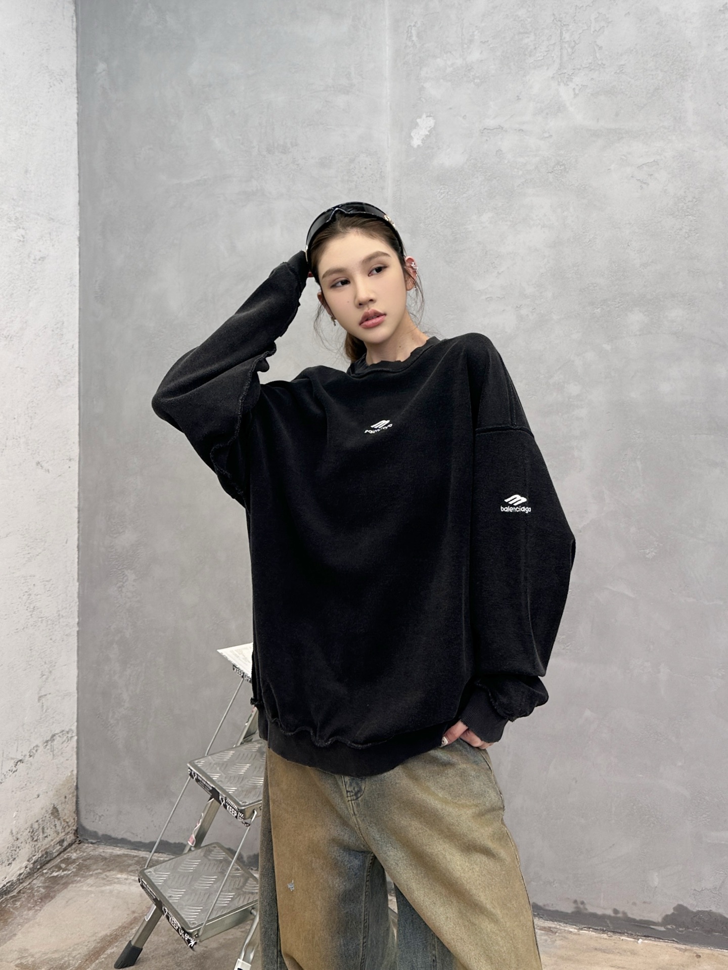 NO:561863,Paris ｜ New round neck sweatshirt, ready-to-wear, washed, dyed and embroidered, same style for men and women, size sml,,hoodie,sweatshirts,alexander wang19860909巴黎 ｜ 新款圆领卫衣,成衣洗水炒色吊磨工艺加四处绣花,男女同款,尺码sml,,hoodie,sweatshirts,alexander wang,Women's clothing