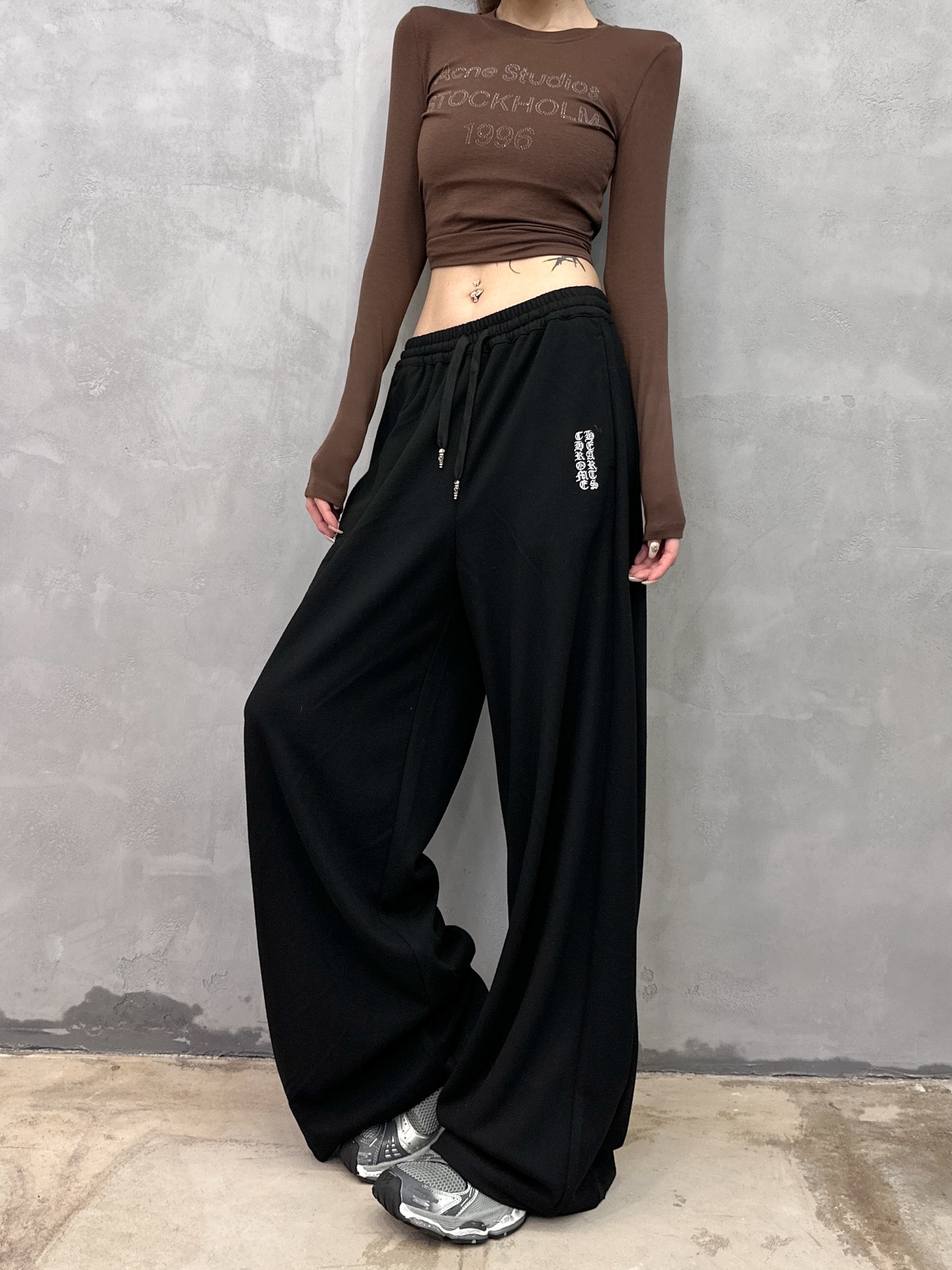 NO:561860,Chrome Hearts | New casual pants, classic embroidered logo, wool blended fabric, casual fashion, size sml,,chrome hearts,alexander wang19860909克罗心 ｜ 新款休闲裤,经典刺绣标,羊毛混纺面料,休闲时尚,尺码sml,,chrome hearts,alexander wang,Women's clothing