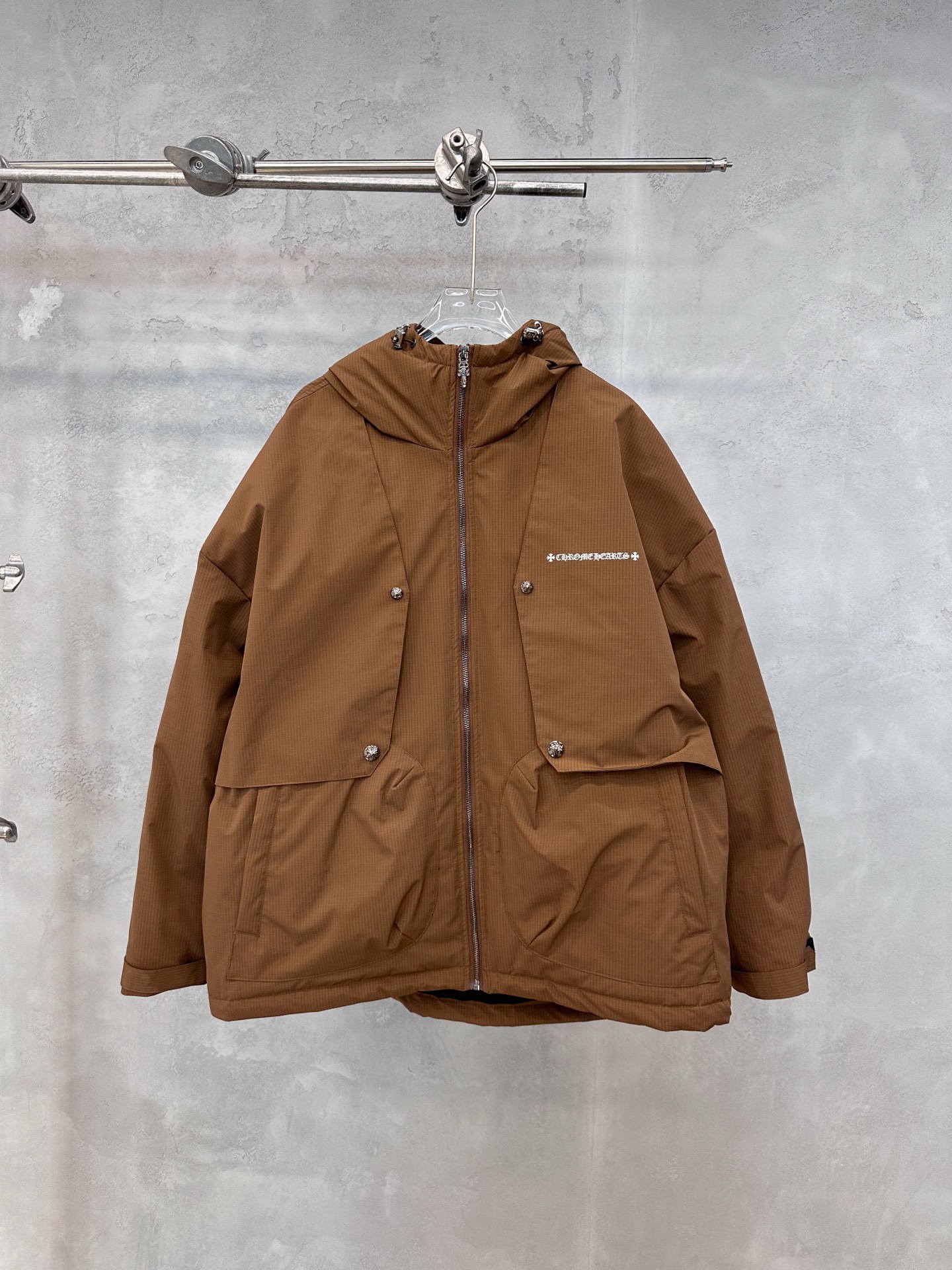 NO:563859,Comes with dust bag Chrome Hearts | New down jacket, classic embroidered logo, structured 90 goose down filling, casual and fashionable, same style for men and women, size sml,,chrome hearts,down jacket,alexander wang19860909配防尘袋 克罗心 ｜ 新款羽绒服,经典刺绣标,结构款90鹅绒填充,休闲时尚,男女同款,尺码sml,,chrome hearts,down jacket,alexander wang,Women's clothing