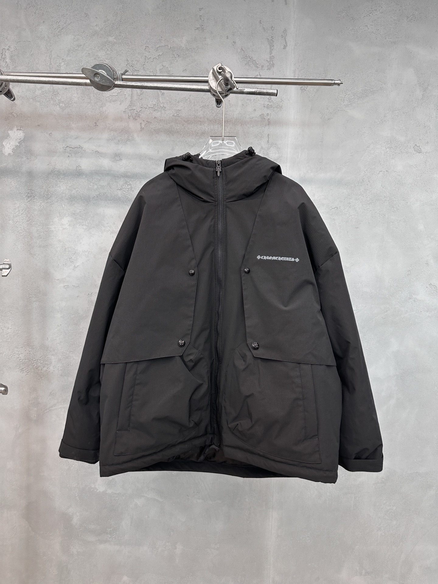 NO:563872,Comes with dust bag Chrome Hearts | New down jacket, classic embroidered logo, structured 90 goose down filling, casual and fashionable, same style for men and women, size sml,,chrome hearts,down jacket,alexander wang19860909配防尘袋 克罗心 ｜ 新款羽绒服,经典刺绣标,结构款90鹅绒填充,休闲时尚,男女同款,尺码sml,,chrome hearts,down jacket,alexander wang,Women's clothing