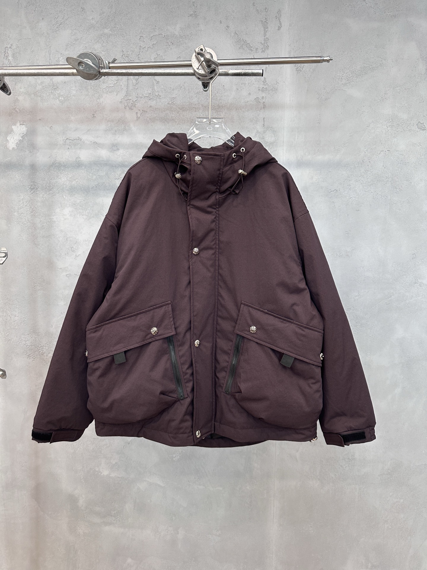 NO:565127,Comes with dust bag Chrome Hearts | New down jacket, complex structure casual style, 90 goose down filling, casual fashion style, same style for men and women, size sml,,chrome hearts,down jacket,alexander wang19860909配防尘袋 克罗心 ｜ 新款羽绒服,复杂结构休闲款,90鹅绒填充,休闲时尚款式,男女同款,尺码sml,,chrome hearts,down jacket,alexander wang,Women's clothing