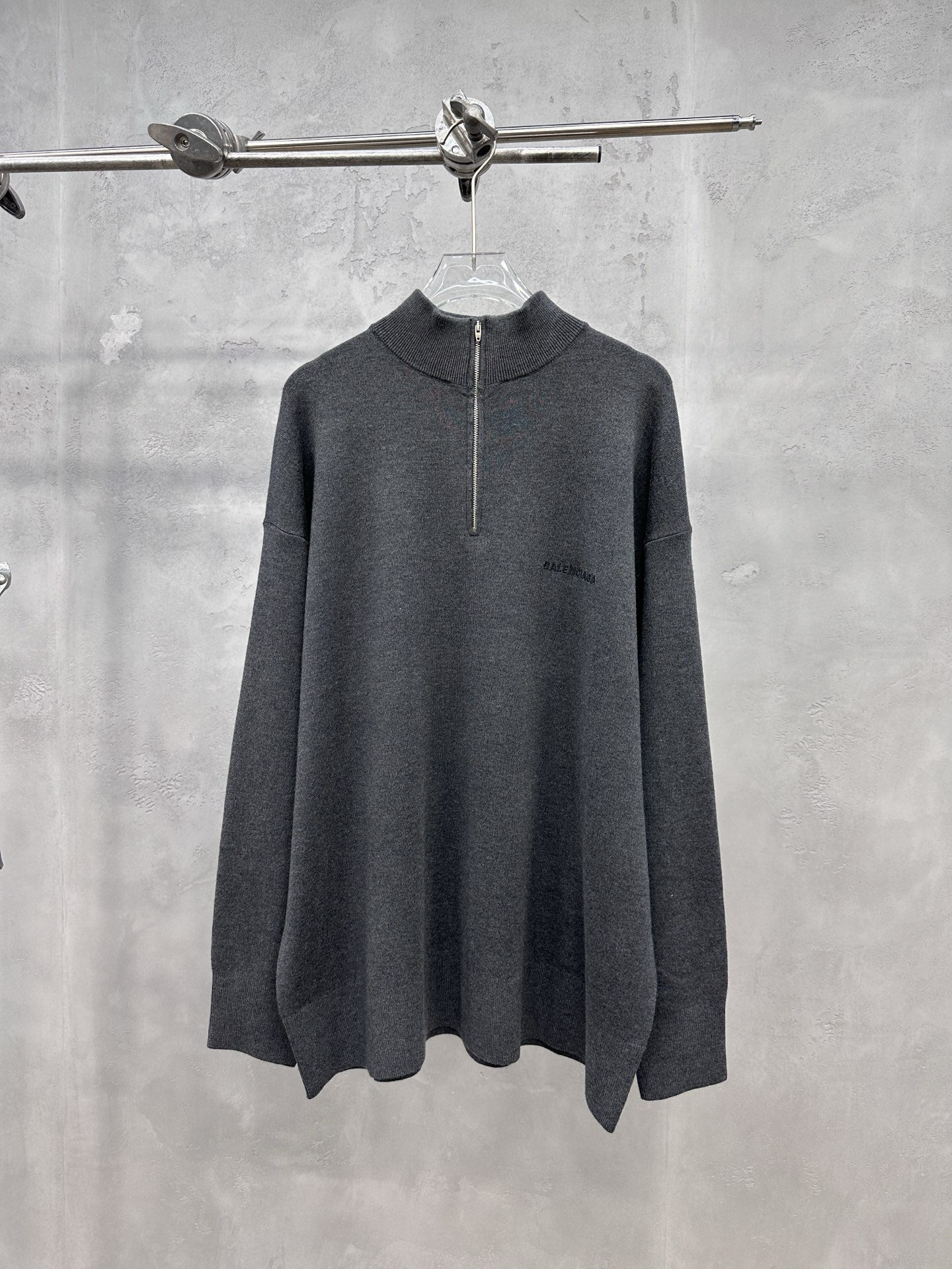 NO:566926,Paris | New wool top, classic embroidered logo, wool blended yarn, casual fashion, same style for men and women, size sml,, alexander wang19860909巴黎 ｜ 新款羊毛上衣,经典刺绣标,羊毛混纺纱线毛织,休闲时尚,男女同款,尺码sml,,alexander wang,Women's clothing