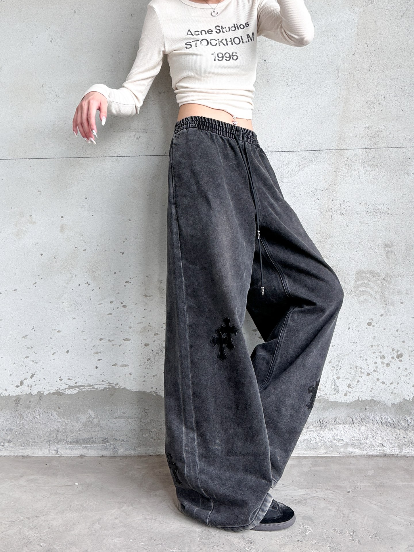 NO:575976,Chrome Hearts | New jeans, ready-to-wear washed hand-embroidered cross mark technology, high-density velvet denim fabric, same style for men and women, size sml,,chrome hearts,jeans,alexander wang19860909克罗心 ｜ 新款牛仔裤,成衣洗水手工刺绣十字标工艺,高密加绒牛仔面料,男女同款,尺码sml,,chrome hearts,jeans,alexander wang,Women's clothing