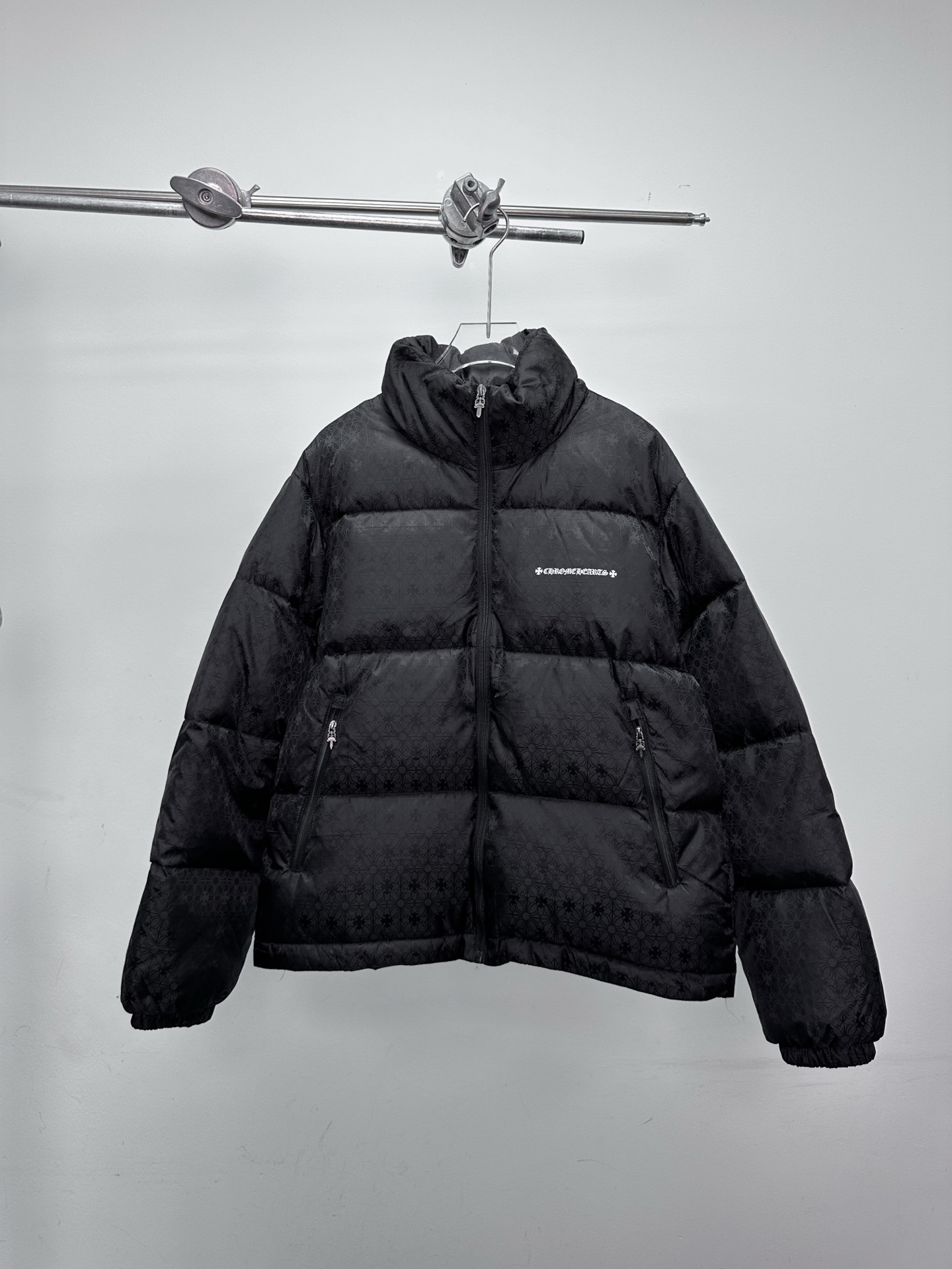 NO:576830,Comes with dust bag Chrome Hearts | New down jacket, classic printed logo, custom-woven brand jacquard fabric, 90 white goose down filling, casual and fashionable, size sml,, chrome hearts, down jacket, alexander wang19860909配防尘袋 克罗心 ｜ 新款羽绒服,经典印花标,定织品牌提花面料,90白鹅绒填充,休闲时尚,尺码sml,,chrome hearts,down jacket,alexander wang,Women's clothing