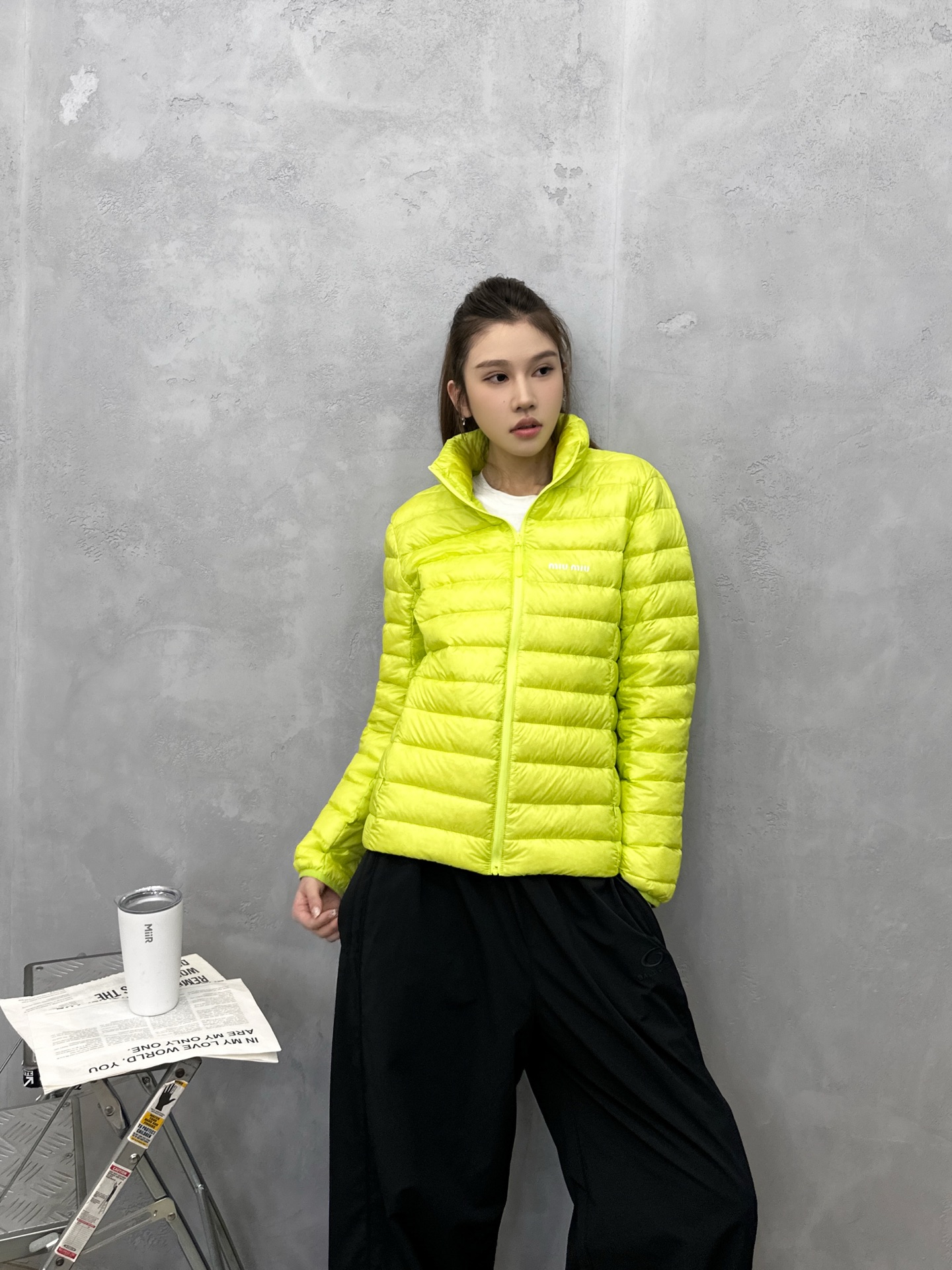 NO:588481,Miu | New down jacket, classic imported printed logo, hand-stitched multi-spaced style, ultra-thin branded gutless down fabric, 90 white goose down filling, same style for men and women, size sml,, miumiu, down jacket, alexander wang19860909Miu ｜ 新款羽绒服,经典进口印花标,手工车线多间隔款式,超薄品牌无胆羽绒面料,90白鹅绒填充,男女同款,尺码sml,,miumiu,down jacket,alexander wang,Women's clothing