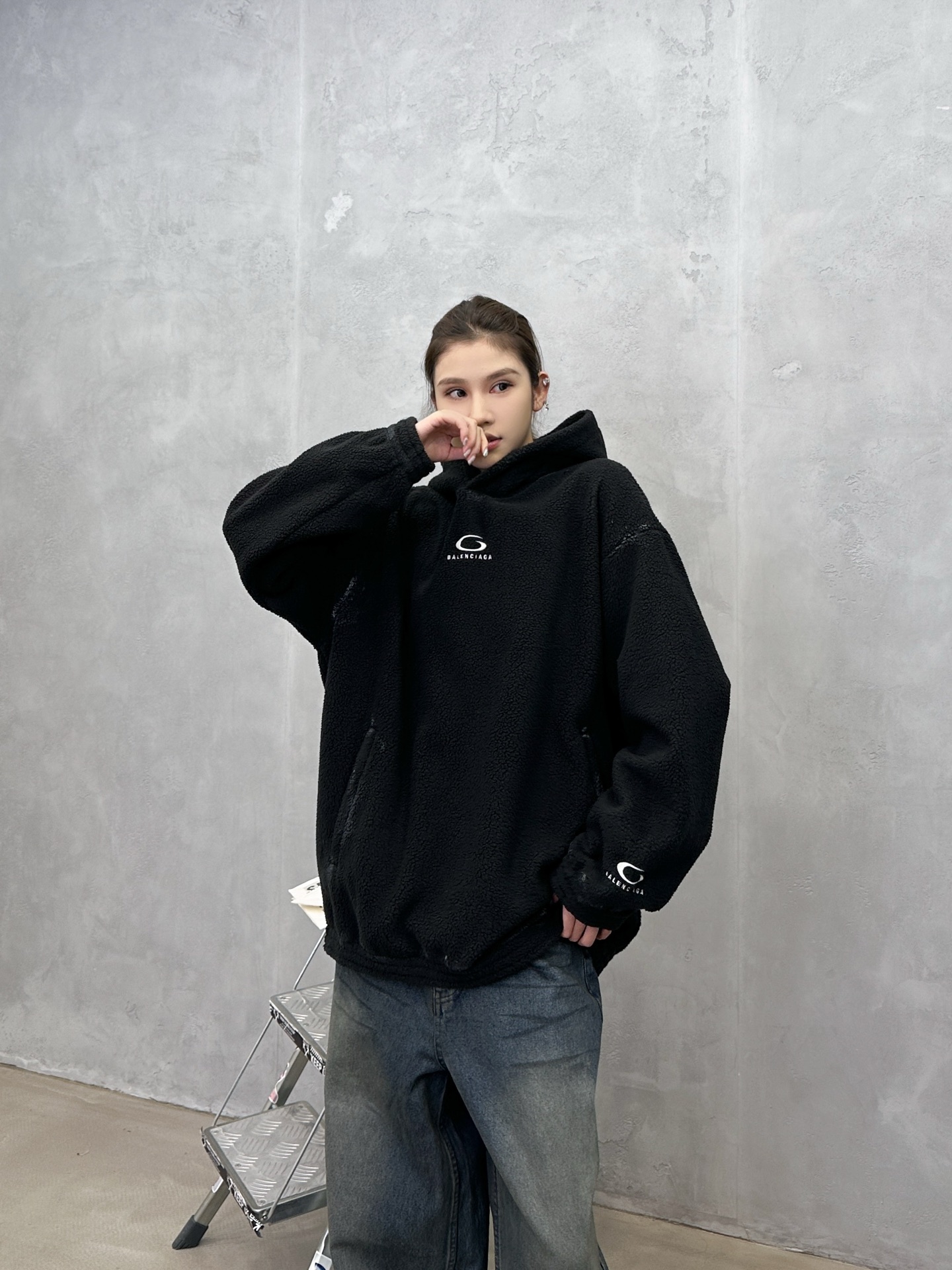 NO:588513,Paris | New polar fleece pullover, ready-to-wear washed acrylic craftsmanship with multiple embroidery logos, warm polar fleece fabric, same style for men and women, size sml,,  19860909巴黎 ｜ 新款摇粒绒套头,成衣洗水丙烯工艺加多处刺绣标,保暖摇粒绒面料,男女同款,尺码sml,, ,Women's clothing