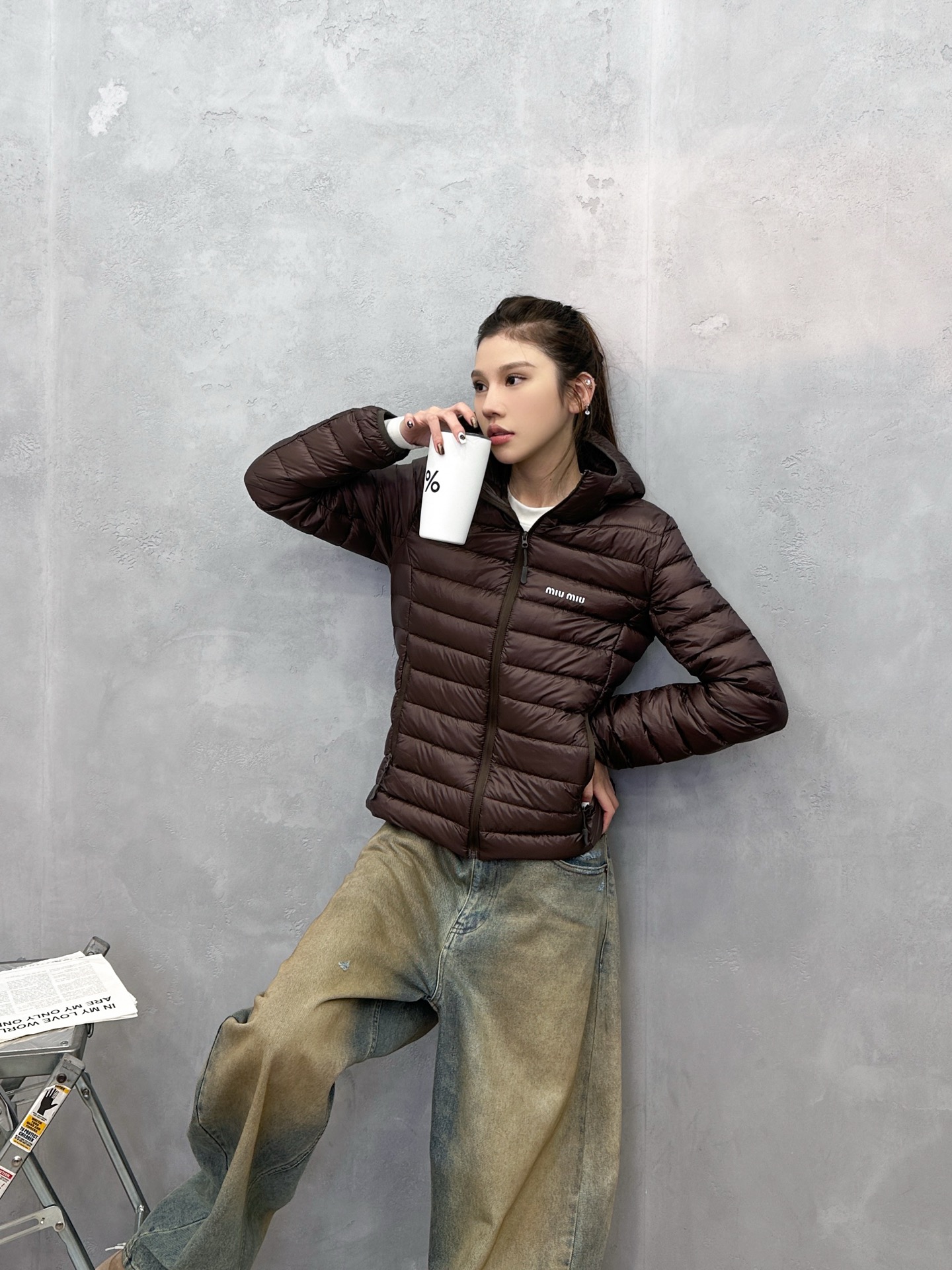 NO:591406,Miu | New down jacket, classic imported printed logo, hand-stitched multi-spaced style, ultra-thin branded gutless down fabric, 90 white goose down filling, casual and fashionable, size sml,, miumiu, down jacket, alexander wang19860909Miu ｜ 新款羽绒服,经典进口印花标,手工车线多间隔款式,超薄品牌无胆羽绒面料,90白鹅绒填充,休闲时尚,尺码sml,,miumiu,down jacket,alexander wang,Women's clothing