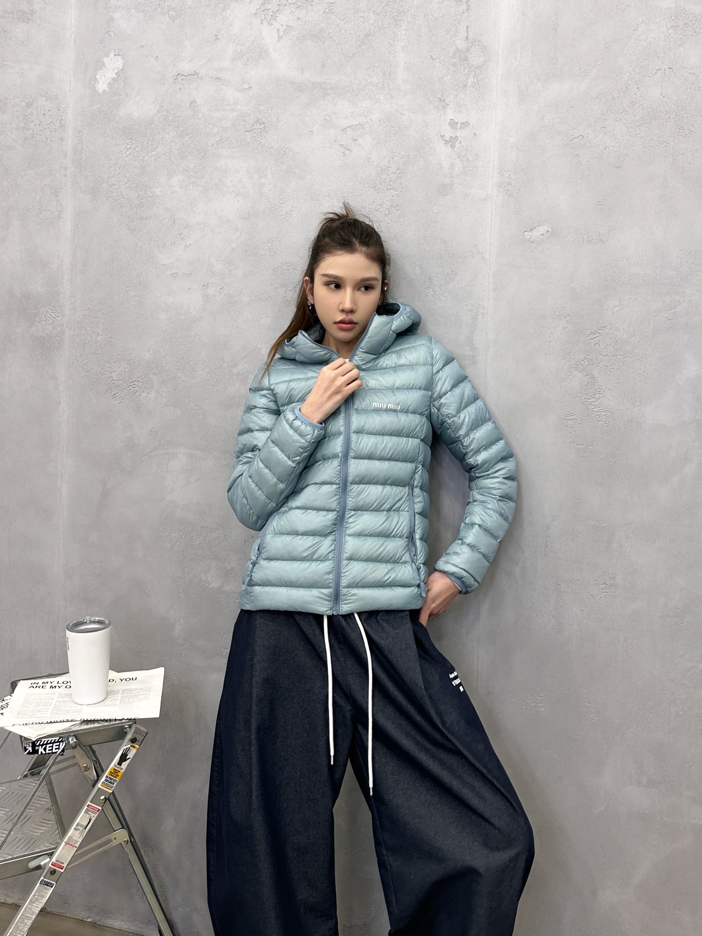 NO:591383,Miu | New down jacket, classic imported printed logo, hand-stitched multi-spaced style, ultra-thin branded gutless down fabric, 90 white goose down filling, casual and fashionable, size sml,, miumiu, down jacket, alexander wang19860909Miu ｜ 新款羽绒服,经典进口印花标,手工车线多间隔款式,超薄品牌无胆羽绒面料,90白鹅绒填充,休闲时尚,尺码sml,,miumiu,down jacket,alexander wang,Women's clothing