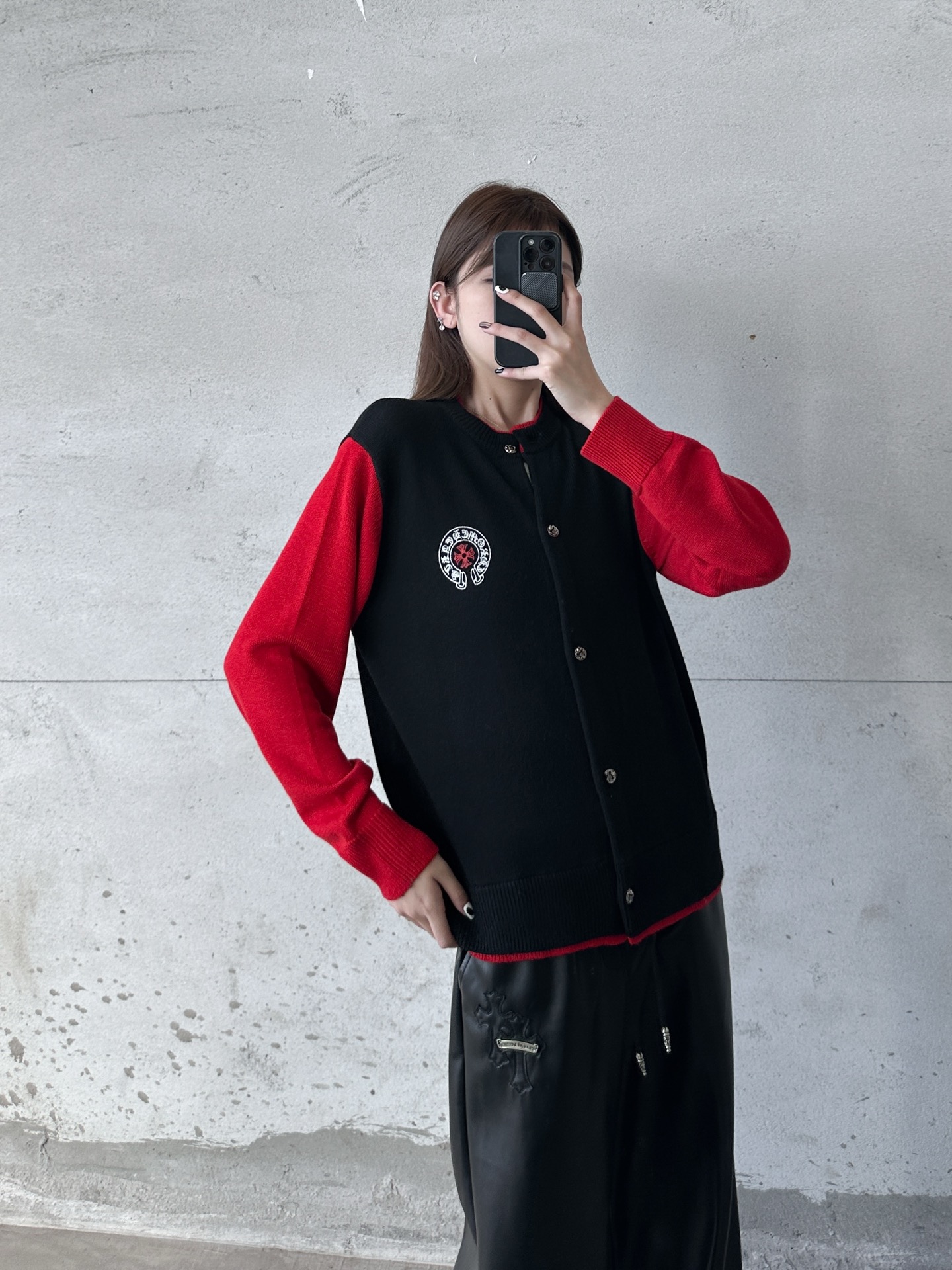 NO:591393,Chrome Hearts | New style wool cardigan, classic front and back printed logo, wool blended fabric with contrasting color workmanship, fashionable and casual, size sml,,chrome hearts,alexander wang19860909克罗心 ｜ 新款羊毛开衫,经典前后印花标,羊毛混纺面料撞色做工,时尚休闲,尺码sml,,chrome hearts,alexander wang,Women's clothing