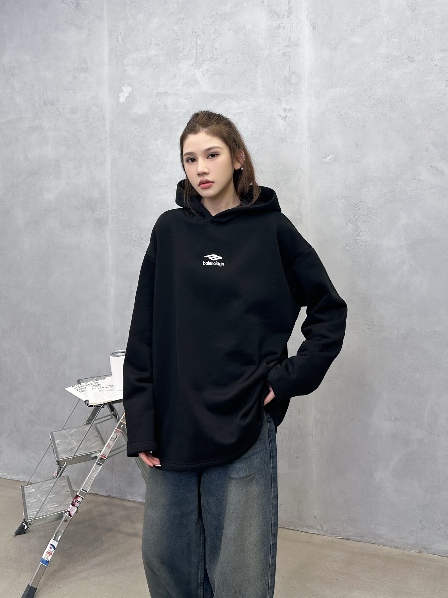 NO:606731,Paris | New thermal sweatshirt, embroidered logo on front and back, warm air layer fabric, same style for men and women, size sml,,hoodie,sweatshirts,alexander wang19860909巴黎 ｜ 新款保暖卫衣,前后刺绣标,保暖空气层面料,男女同款,尺码sml,,hoodie,sweatshirts,alexander wang,Women's clothing