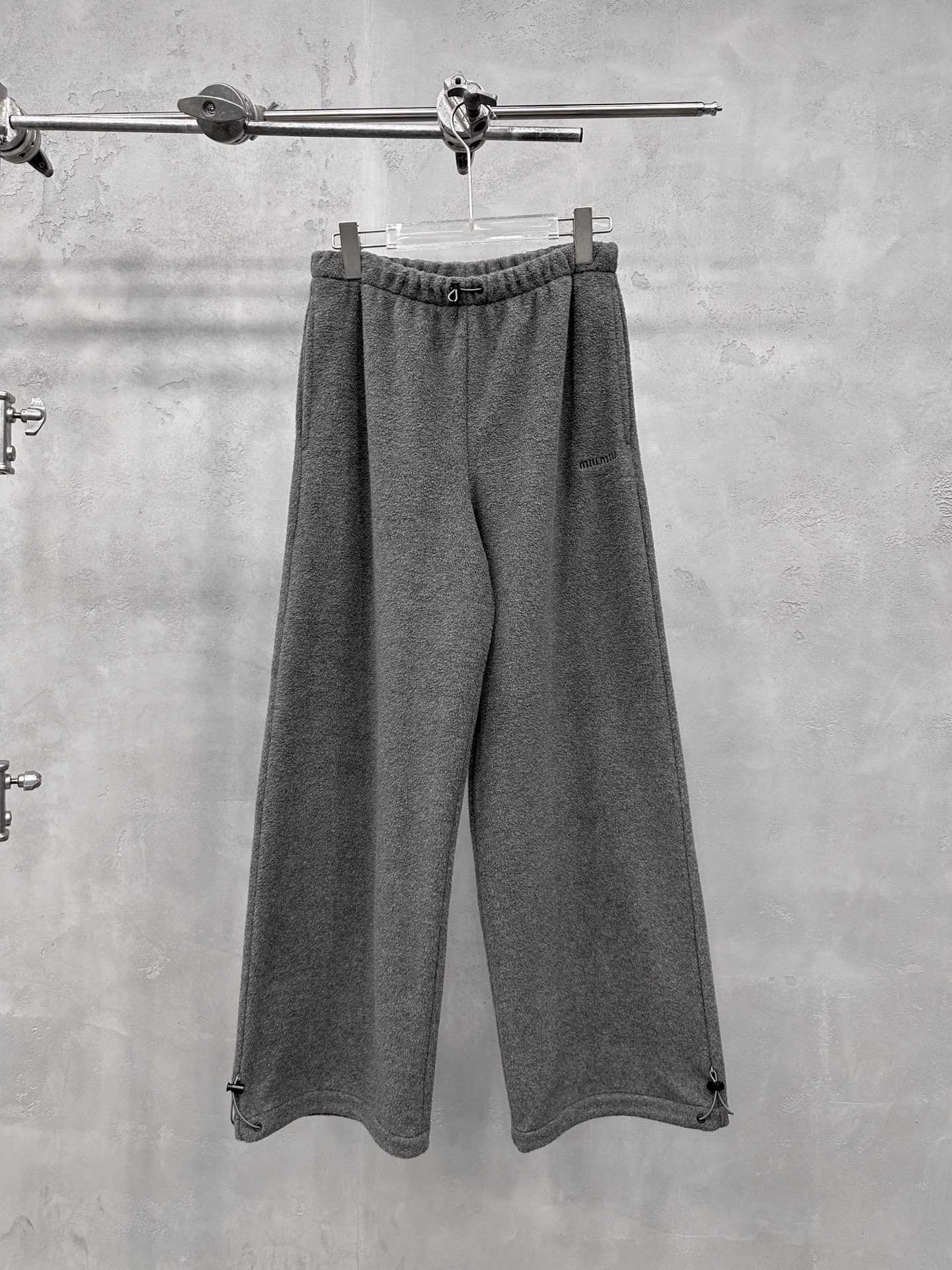 NO:606700,? Miu | New casual pants, classic embroidered logo, high-density polar fleece thermal fabric, casual minimalist style, size sml,, miumiu, alexander wang19860909? Miu ｜ 新款休闲裤,经典刺绣标,高密摇粒绒保暖面料,休闲极简款式,尺码sml,,miumiu,alexander wang,Women's clothing