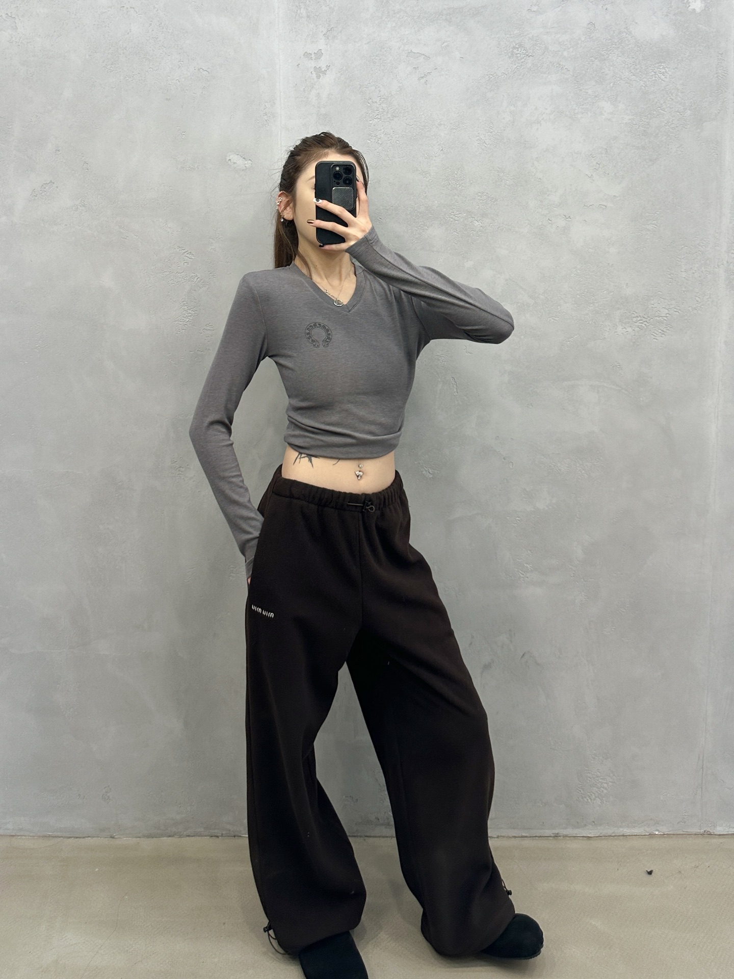 NO:606704,Miu | New style casual pants, classic embroidered logo, high-density polar fleece thermal fabric, casual minimalist style, size sml,,miumiu,alexander wang19860909Miu ｜ 新款休闲裤,经典刺绣标,高密摇粒绒保暖面料,休闲极简款式,尺码sml,,miumiu,alexander wang,Women's clothing