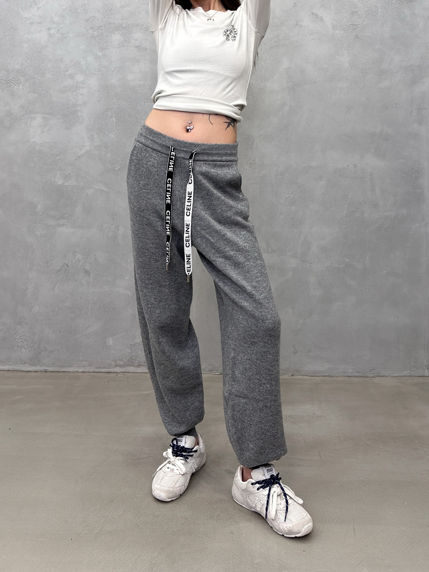 NO:607815,Selin | New wool casual pants, brand classic yarn-dyed drawstring, wool blended fabric with strong warmth retention, fashionable and casual, size sml,, alexander wang19860909赛林 ｜ 新款羊毛休闲裤,品牌经典色织抽绳,羊毛混纺面料保暖性强,时尚休闲,尺码sml,,alexander wang,Women's clothing