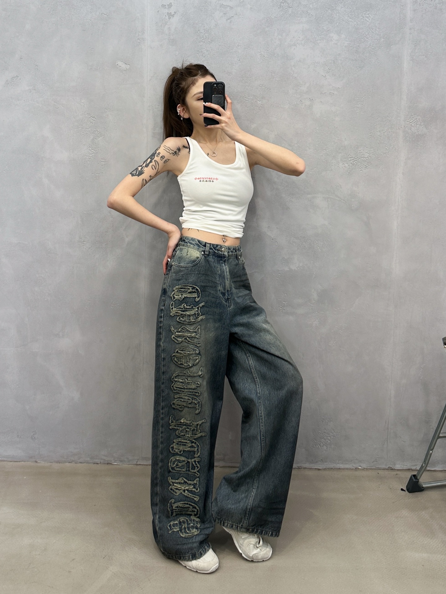 NO:607816,Chrome Hearts | New jeans, ready-to-wear washed, color-sprayed, and processed with large-area patch embroidery, same style for men and women, sizes sml,,chrome hearts,jeans,alexander wang19860909克罗心 ｜ 新款牛仔裤,成衣洗水喷色加重工大面积贴布绣,男女同款,尺码sml,,chrome hearts,jeans,alexander wang,Women's clothing