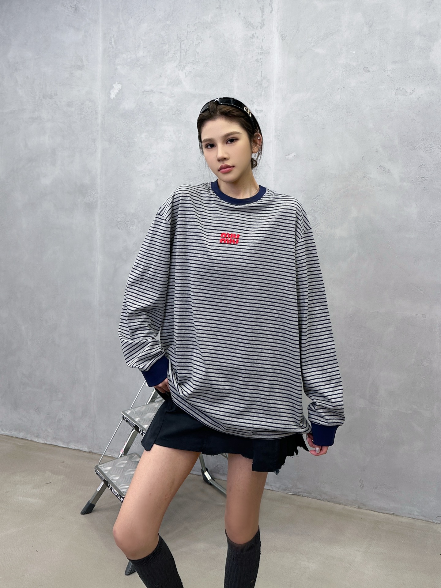 NO:621558,miu ｜ New long-sleeved t-shirt, garment washing process and classic patch embroidery label, cotton striped fabric, casual and fashionable, size sml,, miumiu, alexander wang19860909miu ｜ 新款长袖t,成衣洗水工艺加经典贴布绣标,全棉条纹面料,休闲时尚,尺码sml,,miumiu,alexander wang,Women's clothing
