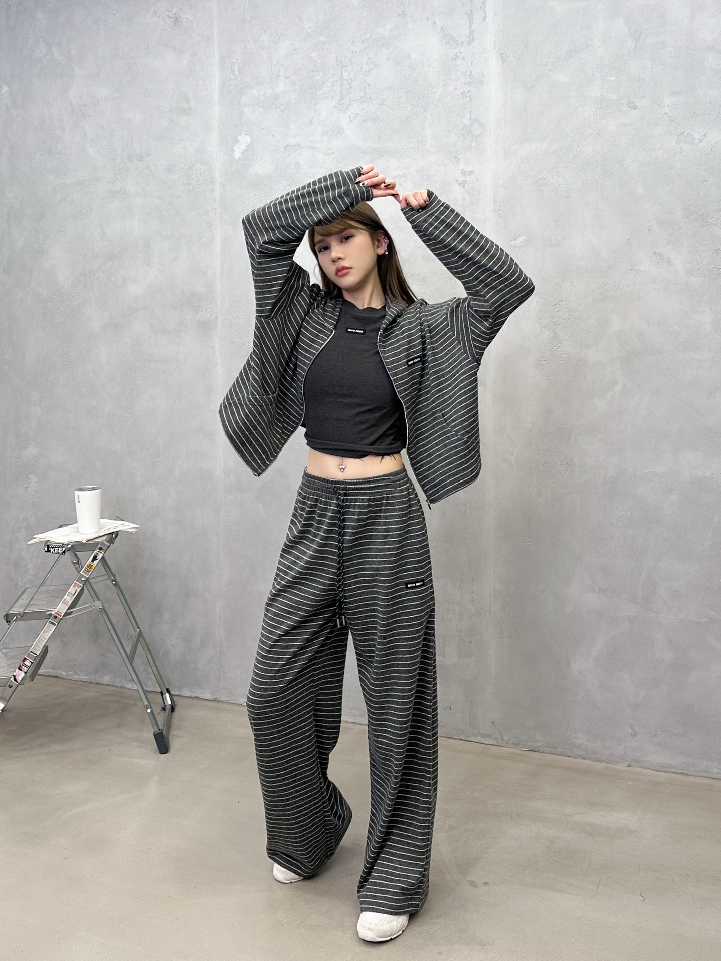 NO:621959,Tops and pants Miu | Classic embroidered logo, wool blended striped fabric, fashionable and casual, size sml,,miumiu,alexander wang19860909上衣 裤 Miu ｜ 经典刺绣标,羊毛混纺条纹面料,时尚休闲,尺码sml,,miumiu,alexander wang,Women's clothing