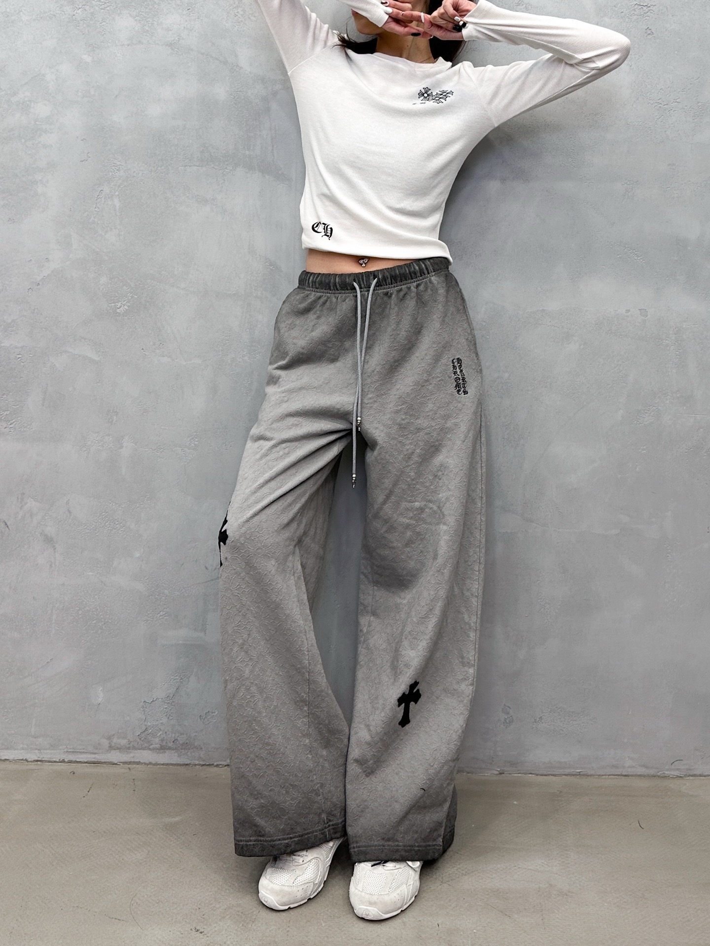 NO:628985,Chrome Hearts | New casual sweatpants, ready-to-wear washed and fried with hand-embroidered cross marks, same style for men and women, size sml,, chrome hearts, alexander wang19860909克罗心 ｜ 新款休闲卫裤,成衣洗水炒色工艺加手工刺绣十字标,男女同款,尺码sml,,chrome hearts,alexander wang,Women's clothing
